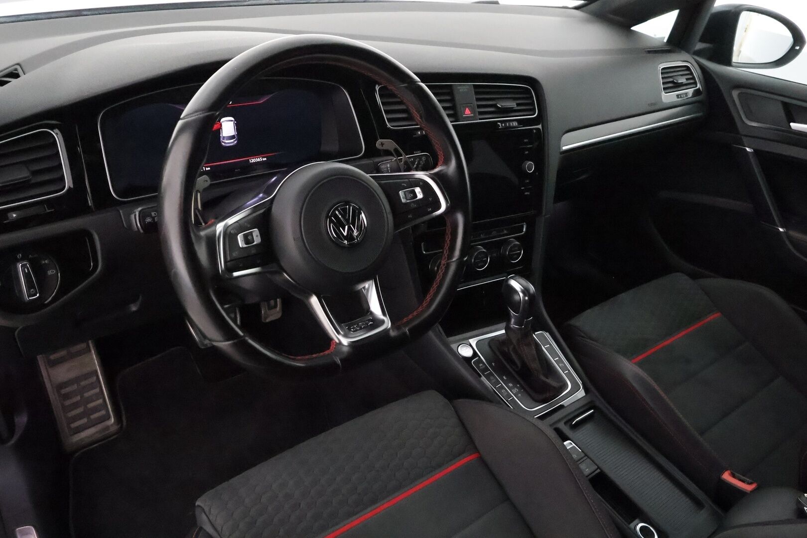 Volkswagen Golf 2017 GTI 2,0 TSI 169 kW (230 hv) DSG-autm.** Facelift / Adapt.vakkari / Digimittaristo / P.kamera / Nahka-alcantara sisusta / Keyless - Suomi-Auto / Apple&Android / Sporttipenkit