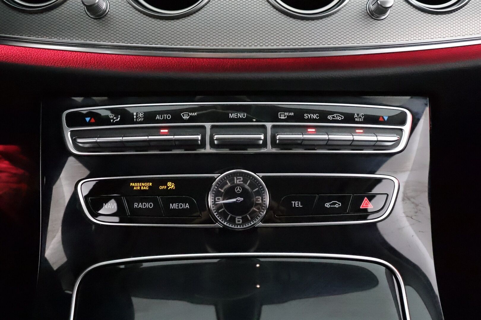 Mercedes-Benz E 2017 220 d A Premium Business ** Distronic PRO / P.Kamera / LED-High Performance / Navi / Sporttipenkit / Lohkolämmitin  ** - Suomi-auto / 2x Renkaat