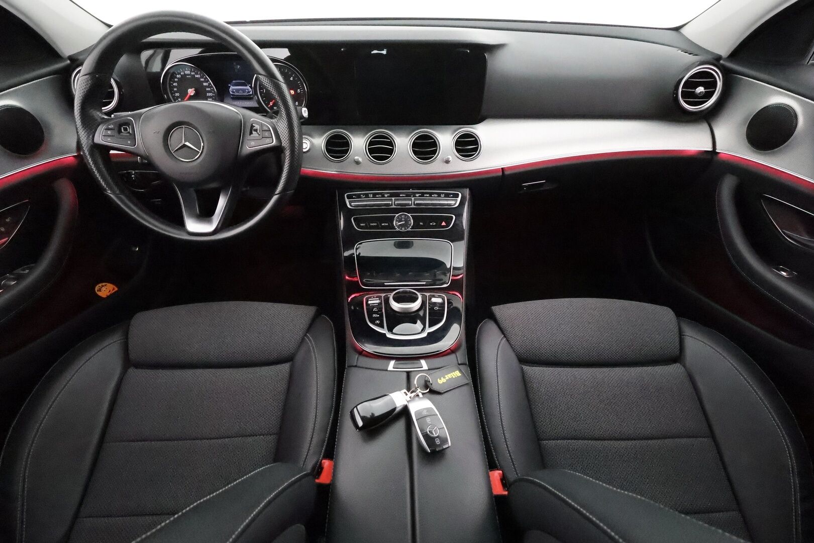 Mercedes-Benz E 2017 220 d A Premium Business ** Distronic PRO / P.Kamera / LED-High Performance / Navi / Sporttipenkit / Lohkolämmitin  ** - Suomi-auto / 2x Renkaat