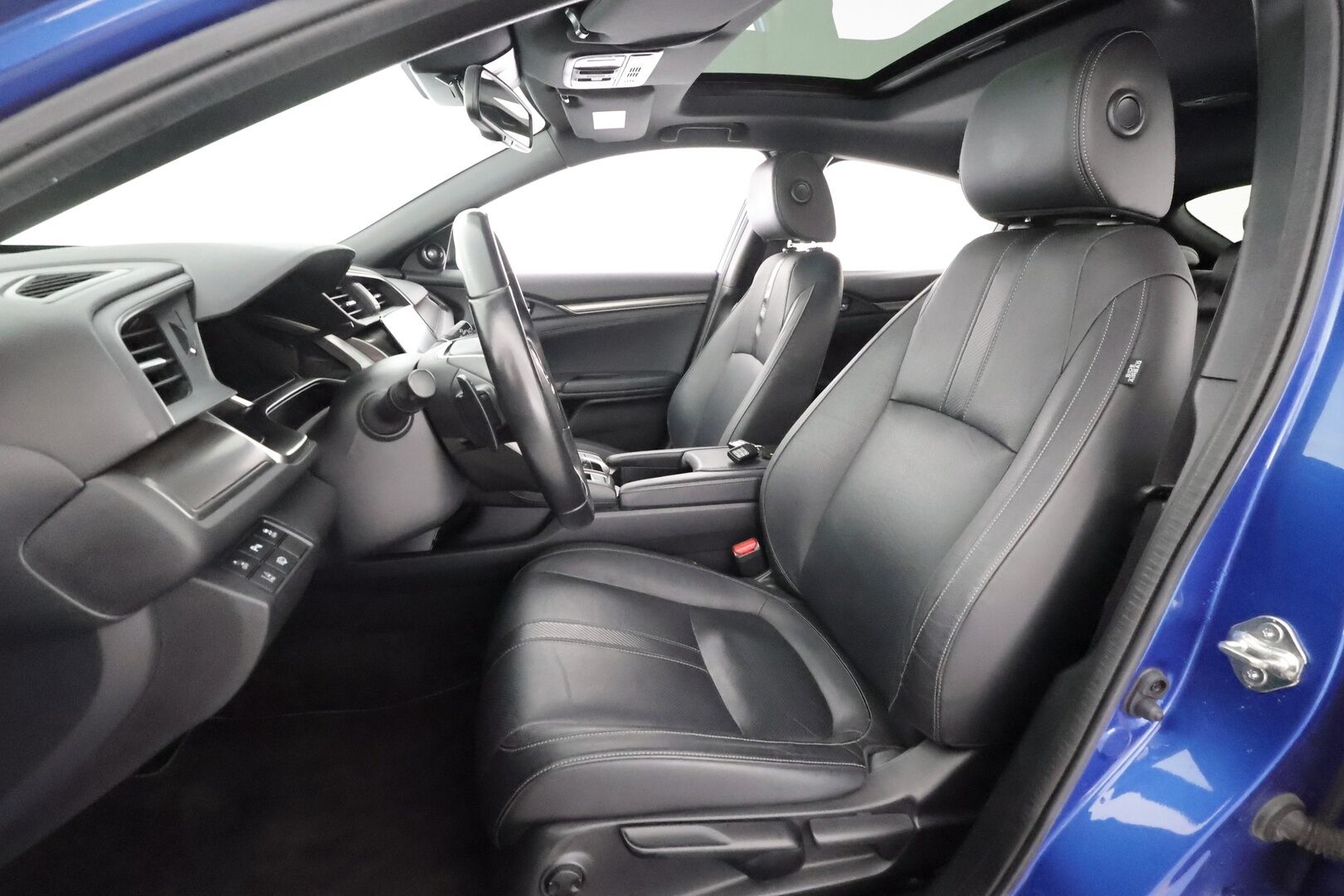 Honda Civic 2017 HB 129 hv Sport Premium AT - | ACC | Kattoluukku | Nahkaverhoilu | Koukku | LED | Lane Assist | BSM | Navi | Apple & Android | Keyless | P.kamera | Lohko+sisälämmitin | 2x renkaat aluin |