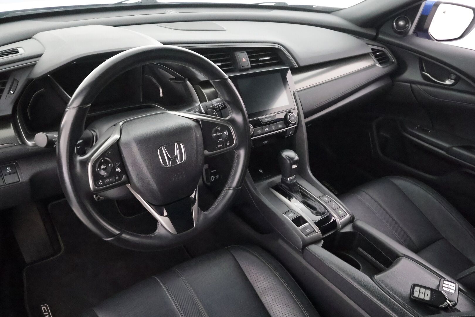 Honda Civic 2017 HB 129 hv Sport Premium AT - | ACC | Kattoluukku | Nahkaverhoilu | Koukku | LED | Lane Assist | BSM | Navi | Apple & Android | Keyless | P.kamera | Lohko+sisälämmitin | 2x renkaat aluin |