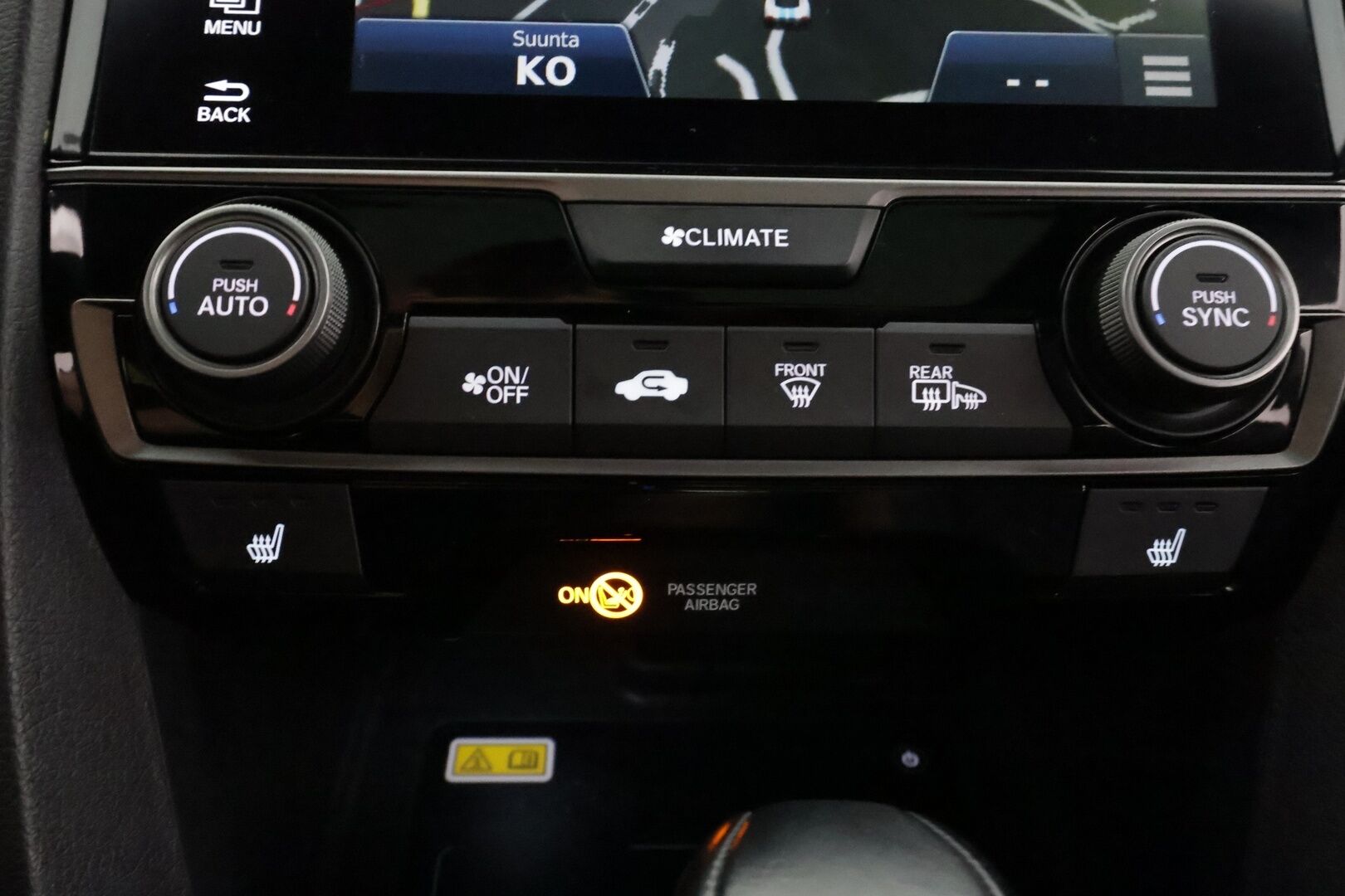 Honda Civic 2017 HB 129 hv Sport Premium AT - | ACC | Kattoluukku | Nahkaverhoilu | Koukku | LED | Lane Assist | BSM | Navi | Apple & Android | Keyless | P.kamera | Lohko+sisälämmitin | 2x renkaat aluin |