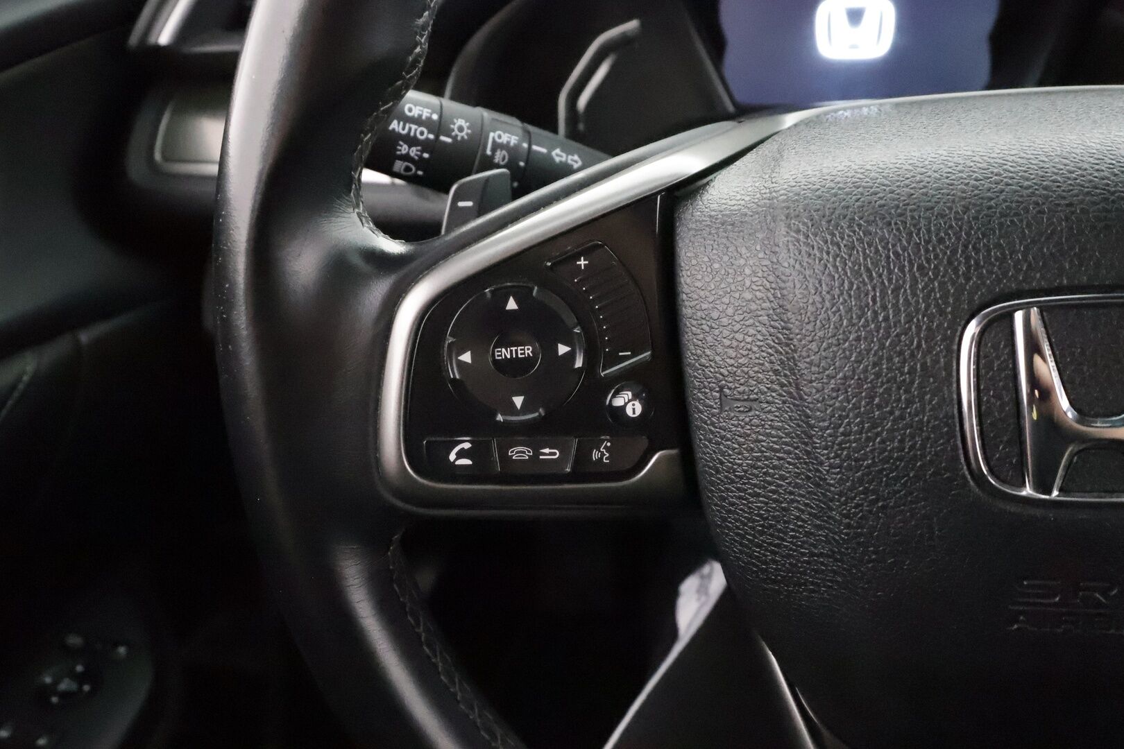 Honda Civic 2017 HB 129 hv Sport Premium AT - | ACC | Kattoluukku | Nahkaverhoilu | Koukku | LED | Lane Assist | BSM | Navi | Apple & Android | Keyless | P.kamera | Lohko+sisälämmitin | 2x renkaat aluin |