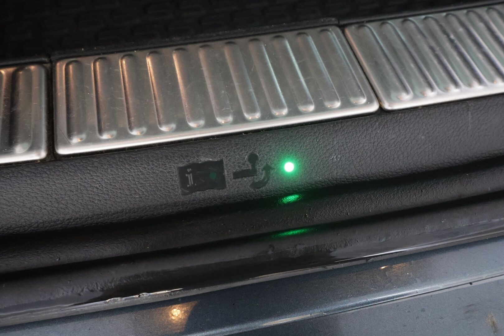 Skoda Superb 2017 Combi 1,8 TSI Ambition DSG * Canton / Webasto / Koukku / Vakkari / Xenon / P.Tutkat / Muistipenkki / Katveavustin * - Suomi-auto / Kahdet renkaat aluvanteilla