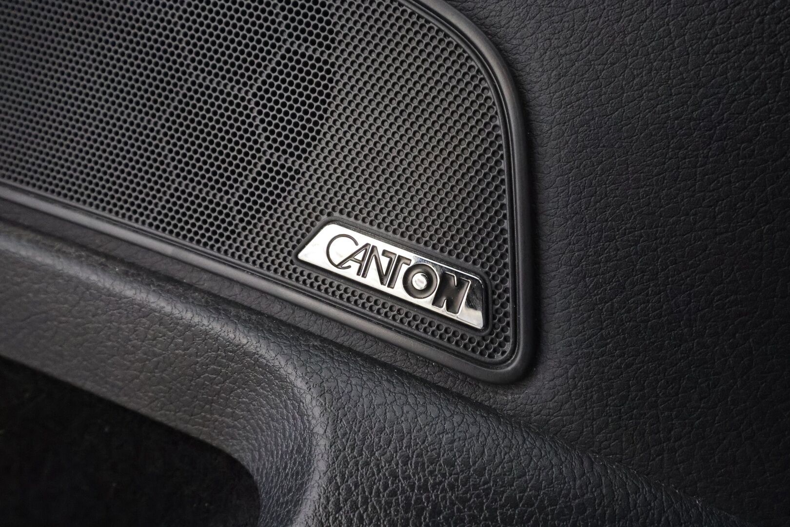 Skoda Superb 2017 Combi 1,8 TSI Ambition DSG * Canton / Webasto / Koukku / Vakkari / Xenon / P.Tutkat / Muistipenkki / Katveavustin * - Suomi-auto / Kahdet renkaat aluvanteilla