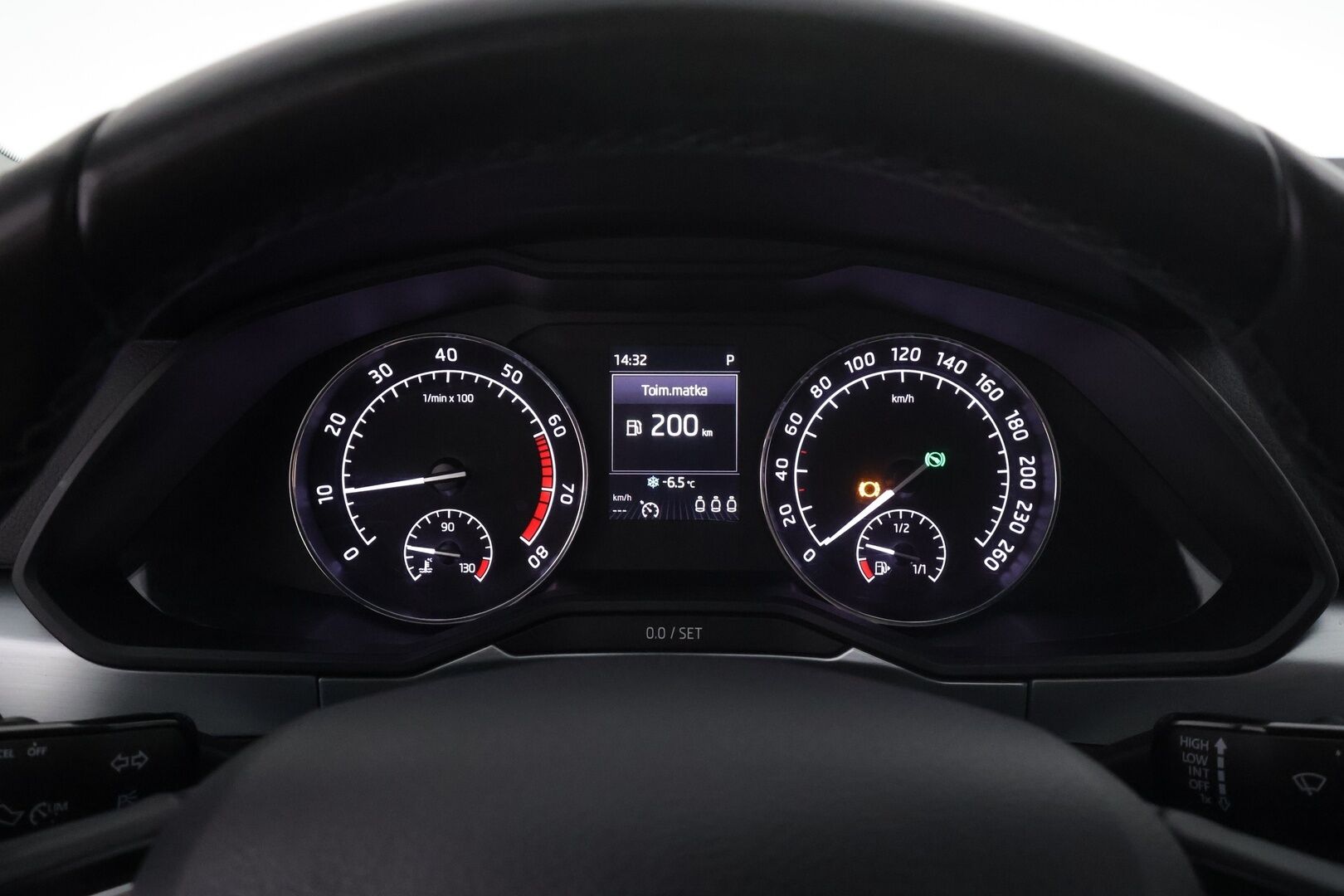 Skoda Superb 2017 Combi 1,8 TSI Ambition DSG * Canton / Webasto / Koukku / Vakkari / Xenon / P.Tutkat / Muistipenkki / Katveavustin * - Suomi-auto / Kahdet renkaat aluvanteilla