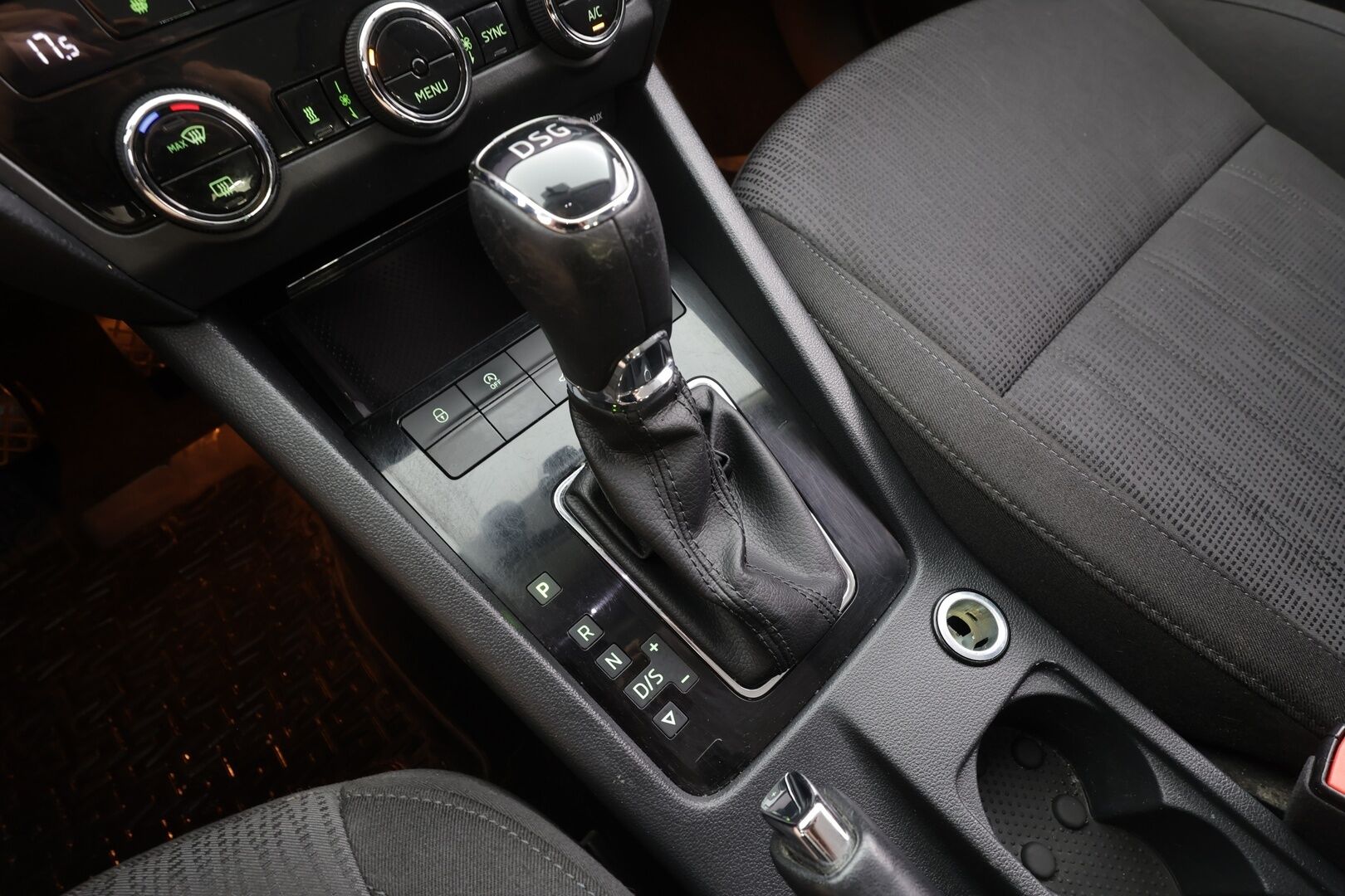 Skoda Octavia 2017 Combi 1,0 TSI Style DSG Autom. - KATSO HINTA! | Vakkari | Webasto | P.Kamera | LED | Ratinlämmitin | Apple&Android | Suomi-auto | Kahdet Renkaat |