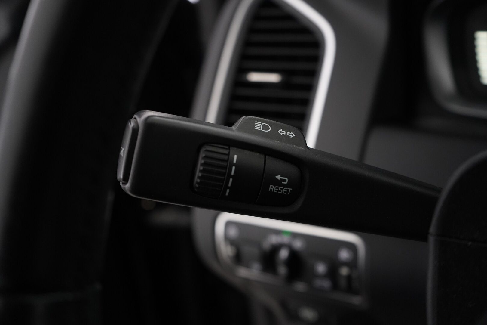 Volvo XC60 2014 D3 Business Summum aut * Webasto / Nahkasisusta / Premium Sound / Sähkökontti / Parkkitutkat * - Juuri katsastettu / Jakohihna vaihdettu 12/25