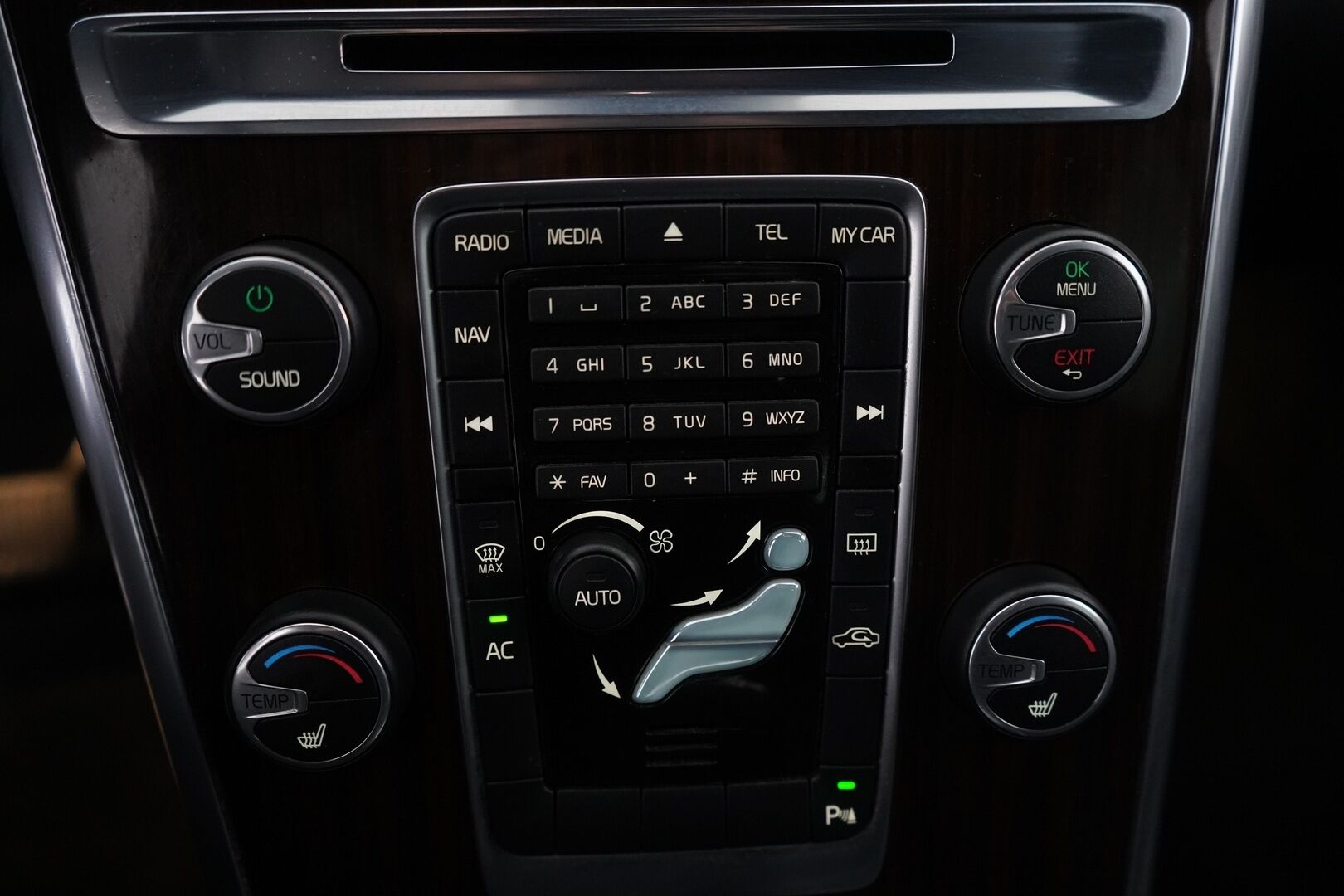 Volvo XC60 2014 D3 Business Summum aut * Webasto / Nahkasisusta / Premium Sound / Sähkökontti / Parkkitutkat * - Juuri katsastettu / Jakohihna vaihdettu 12/25