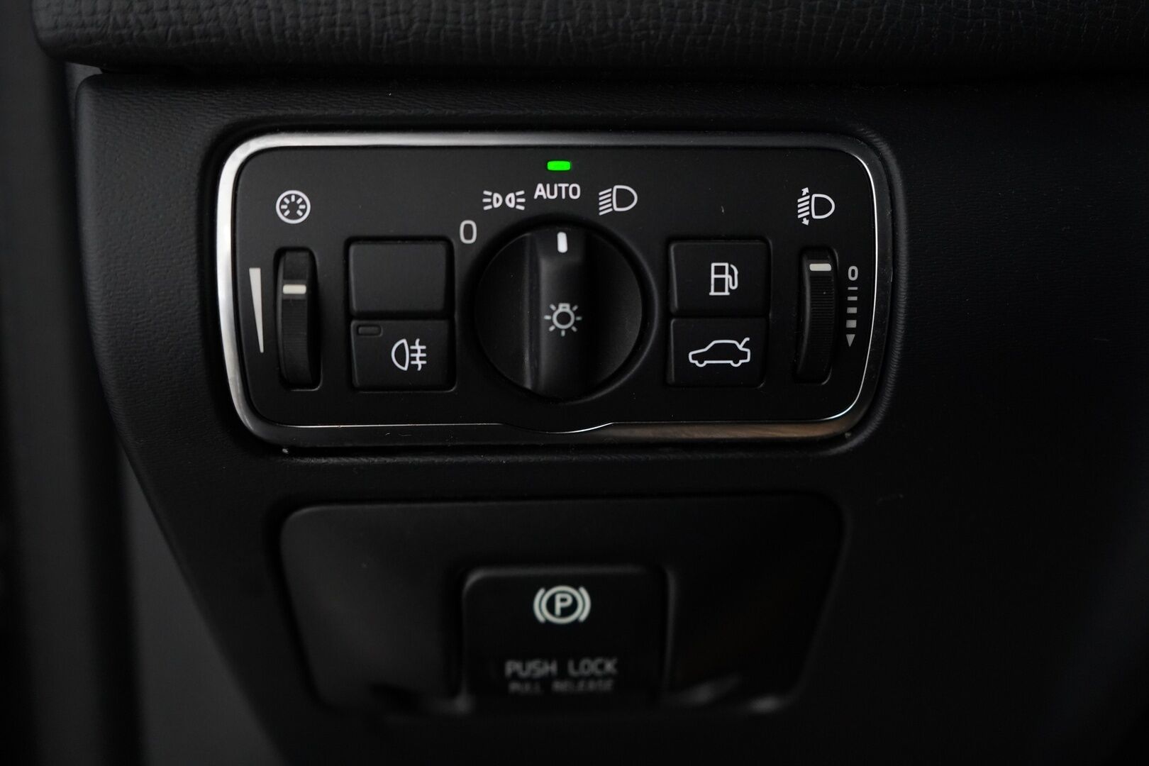 Volvo XC60 2014 D3 Business Summum aut * Webasto / Nahkasisusta / Premium Sound / Sähkökontti / Parkkitutkat * - Juuri katsastettu / Jakohihna vaihdettu 12/25