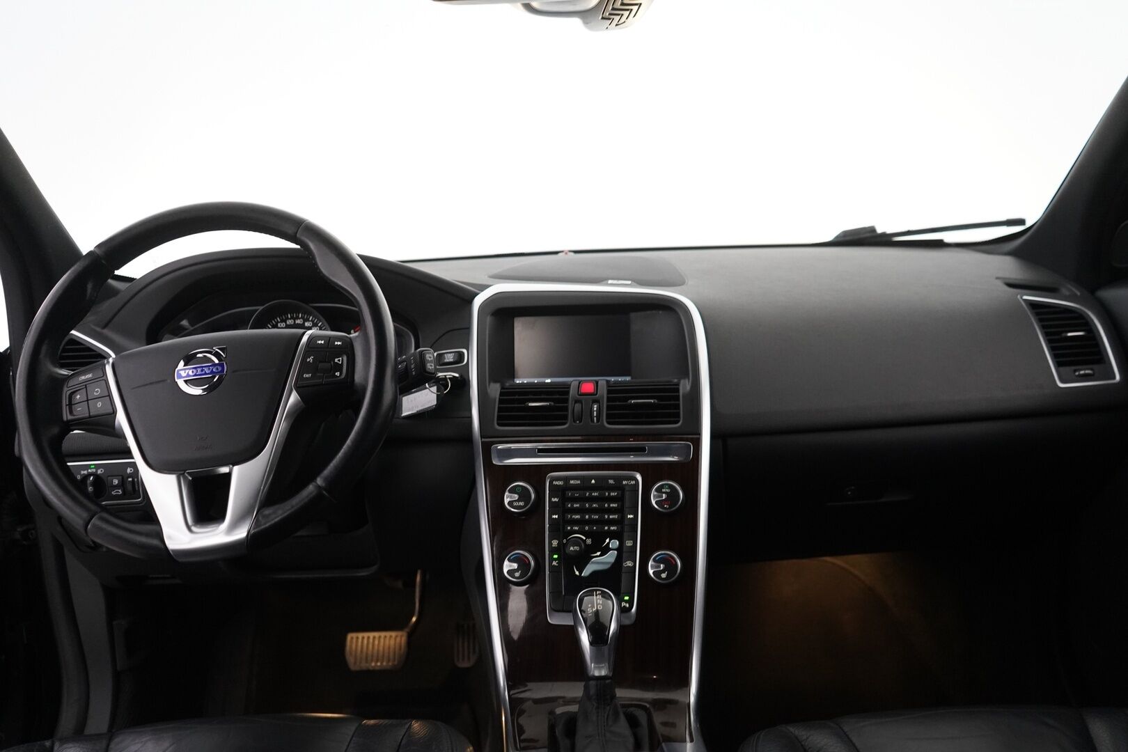 Volvo XC60 2014 D3 Business Summum aut * Webasto / Nahkasisusta / Premium Sound / Sähkökontti / Parkkitutkat * - Juuri katsastettu / Jakohihna vaihdettu 12/25