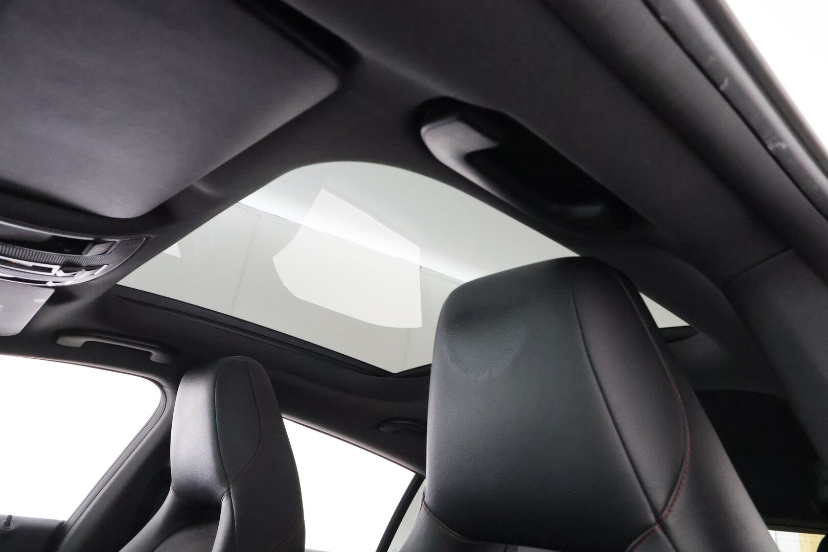 Mercedes-Benz CLA 2017 200 A Shooting Brake Business AMG * Koukku / LED / P.Kamera / Sisätilanlämmitin / Sportpenkki Muistilla * - Lasikattoluukku / Kahdet renkaat aluvanteilla