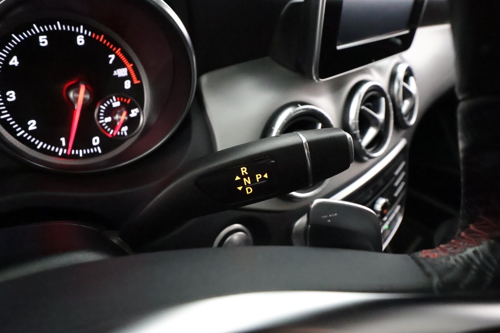 Mercedes-Benz CLA 2017 200 A Shooting Brake Business AMG * Koukku / LED / P.Kamera / Sisätilanlämmitin / Sportpenkki Muistilla * - Lasikattoluukku / Kahdet renkaat aluvanteilla