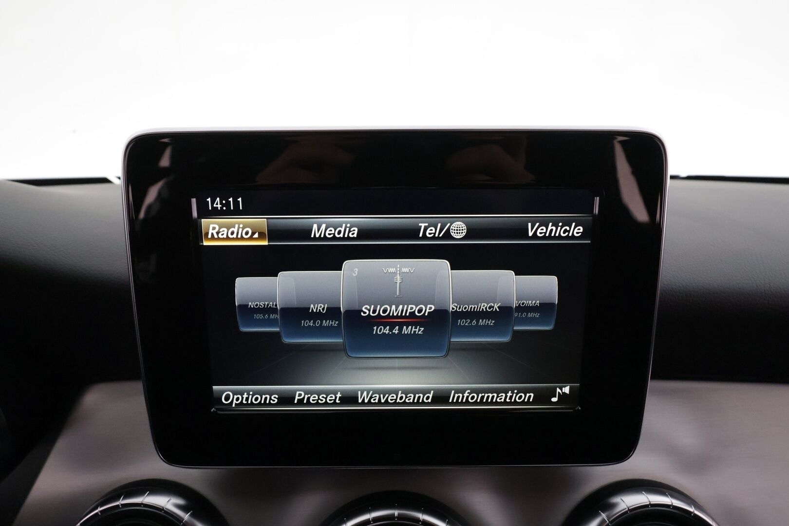 Mercedes-Benz CLA 2017 200 A Shooting Brake Business AMG * Koukku / LED / P.Kamera / Sisätilanlämmitin / Sportpenkki Muistilla * - Lasikattoluukku / Kahdet renkaat aluvanteilla