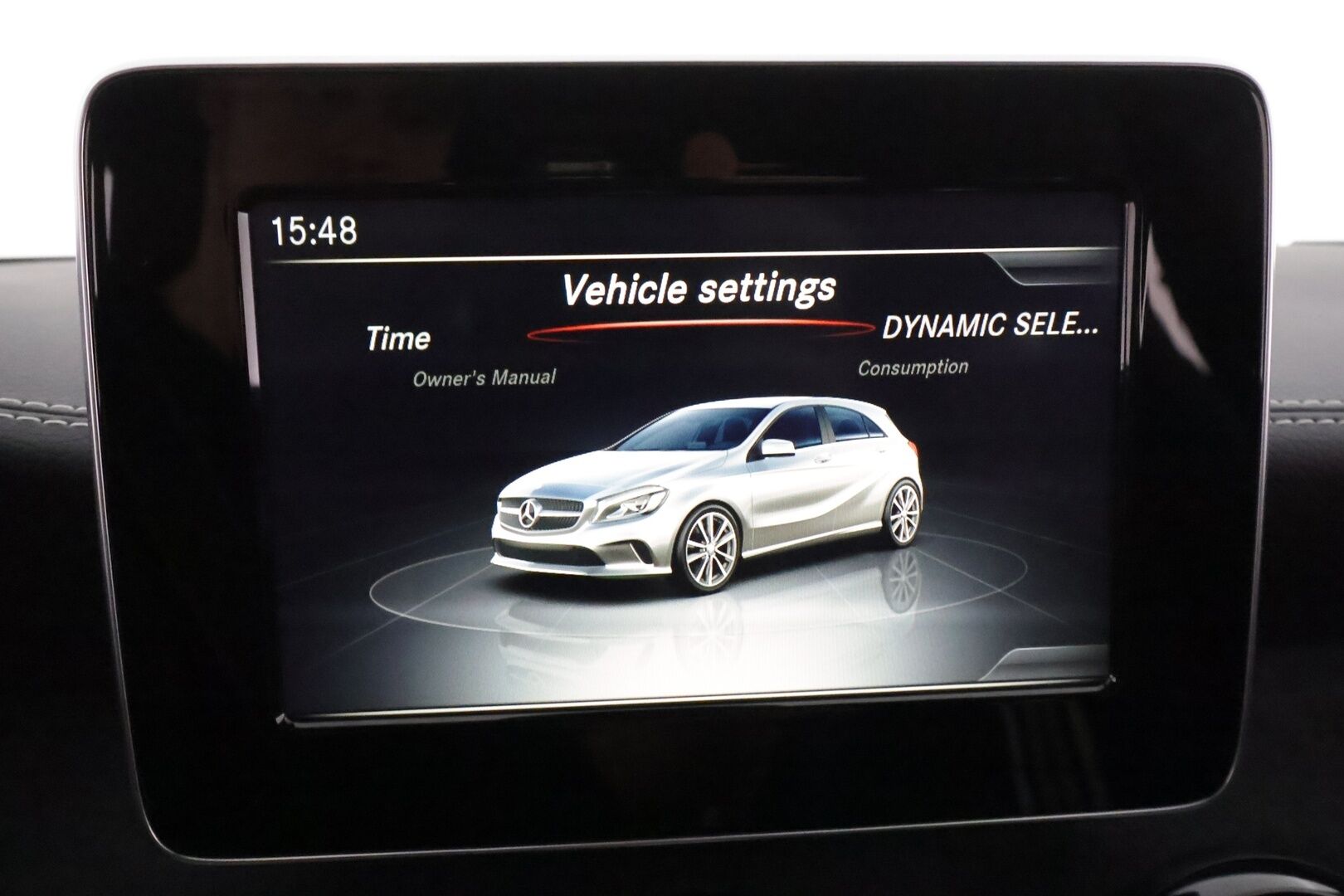 Mercedes-Benz A 2017 180 A White Art Edition AMG **LED-High Performance / P.Kamera / Vakkari / Sporttipenkit / Nahka-Alcantara** - 1-om Suomi-auto / Kahdet Renkaat