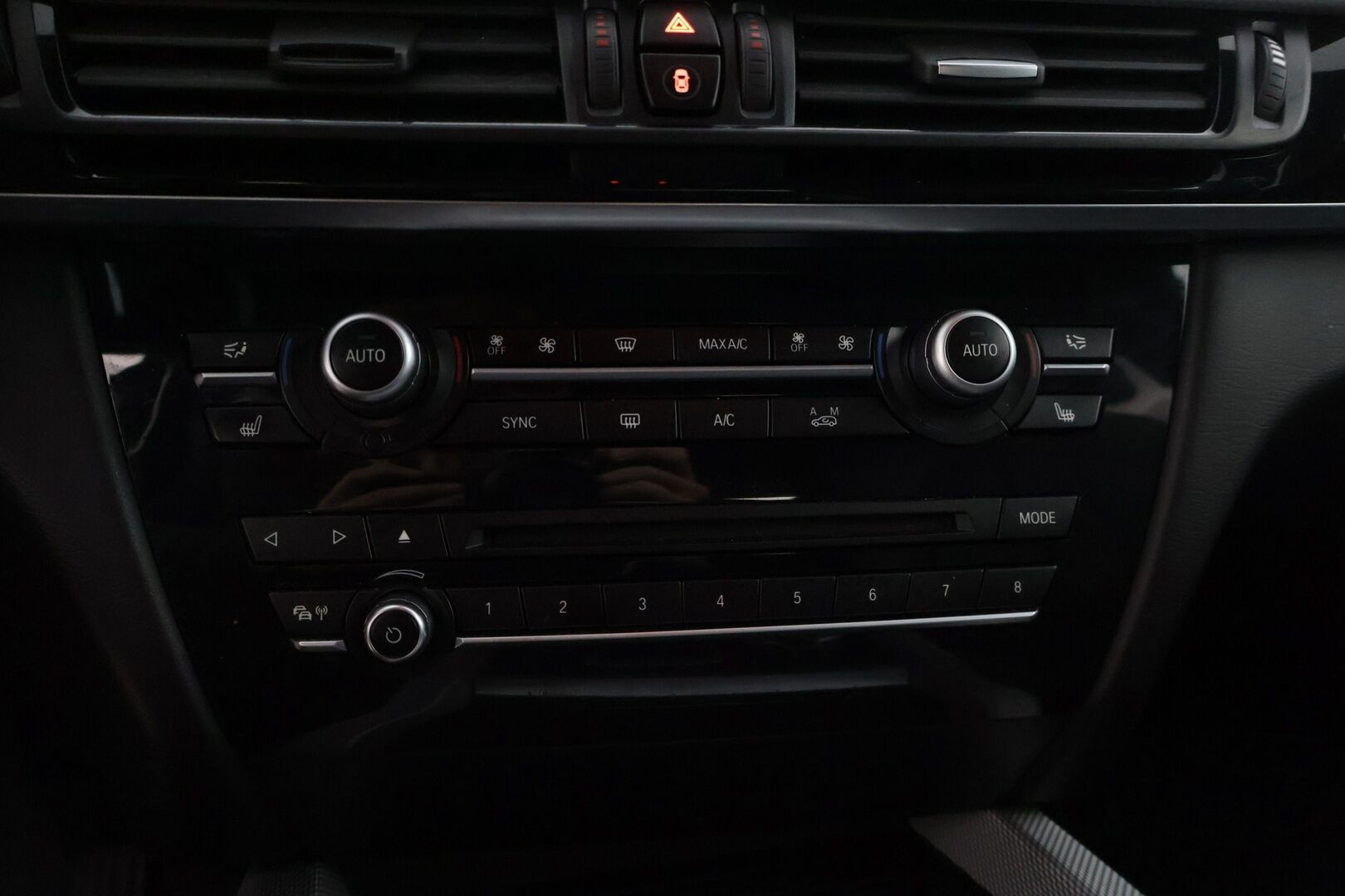 BMW X5 2017 F15 xDrive40e A * YritysOutlet - Myydään vain yrityksille / HarmanKardon / P-kamera / BLIS / Adapt. alusta / HUD * - * Suomi-auto / Näyttävä! / Kahdet renkaat BMW alumiinivanteilla! *