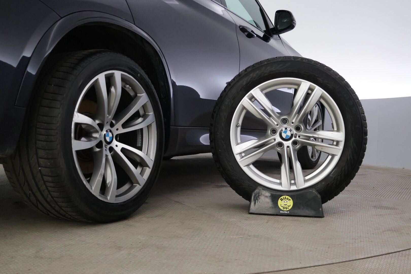 BMW X5 2017 F15 xDrive40e A * YritysOutlet - Myydään vain yrityksille / HarmanKardon / P-kamera / BLIS / Adapt. alusta / HUD * - * Suomi-auto / Näyttävä! / Kahdet renkaat BMW alumiinivanteilla! *
