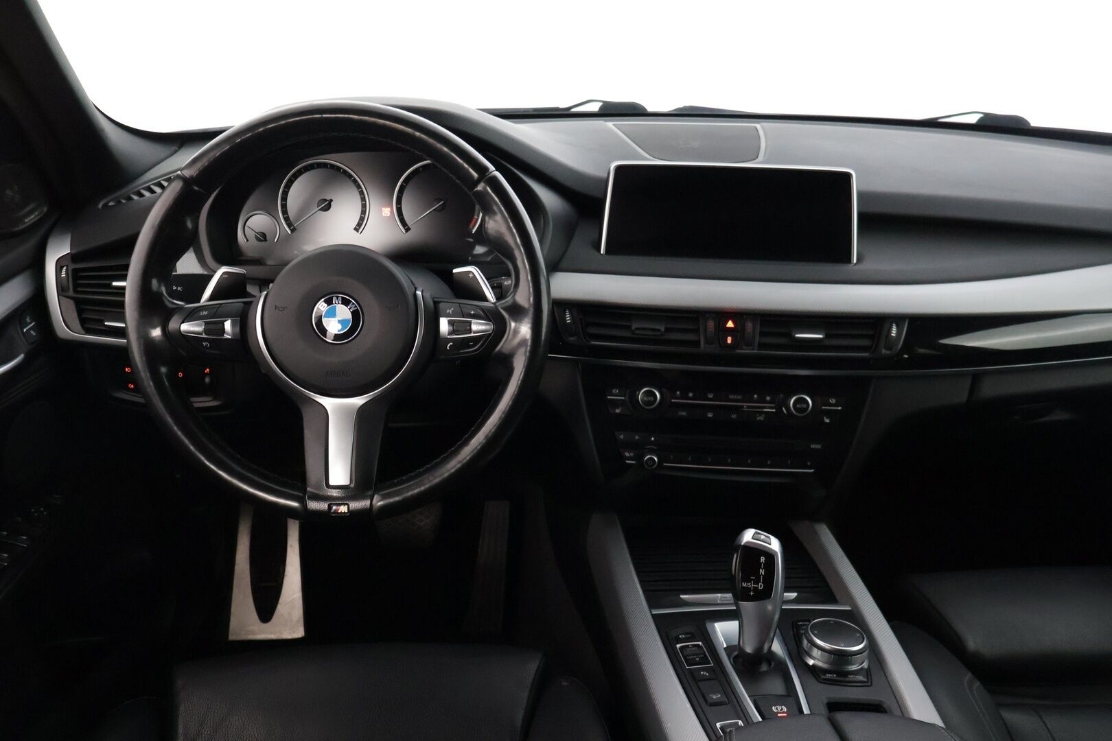 BMW X5 2017 F15 xDrive40e A * YritysOutlet - Myydään vain yrityksille / HarmanKardon / P-kamera / BLIS / Adapt. alusta / HUD * - * Suomi-auto / Näyttävä! / Kahdet renkaat BMW alumiinivanteilla! *
