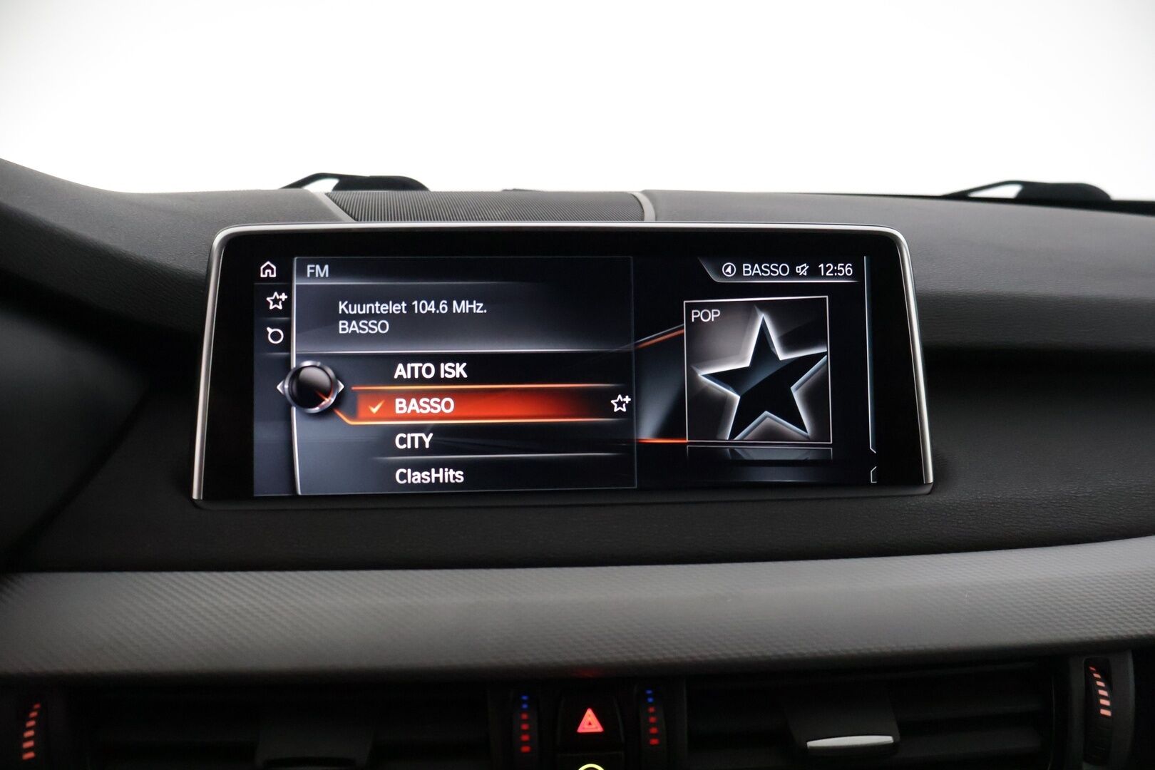 BMW X5 2017 F15 xDrive40e A * YritysOutlet - Myydään vain yrityksille / HarmanKardon / P-kamera / BLIS / Adapt. alusta / HUD * - * Suomi-auto / Näyttävä! / Kahdet renkaat BMW alumiinivanteilla! *