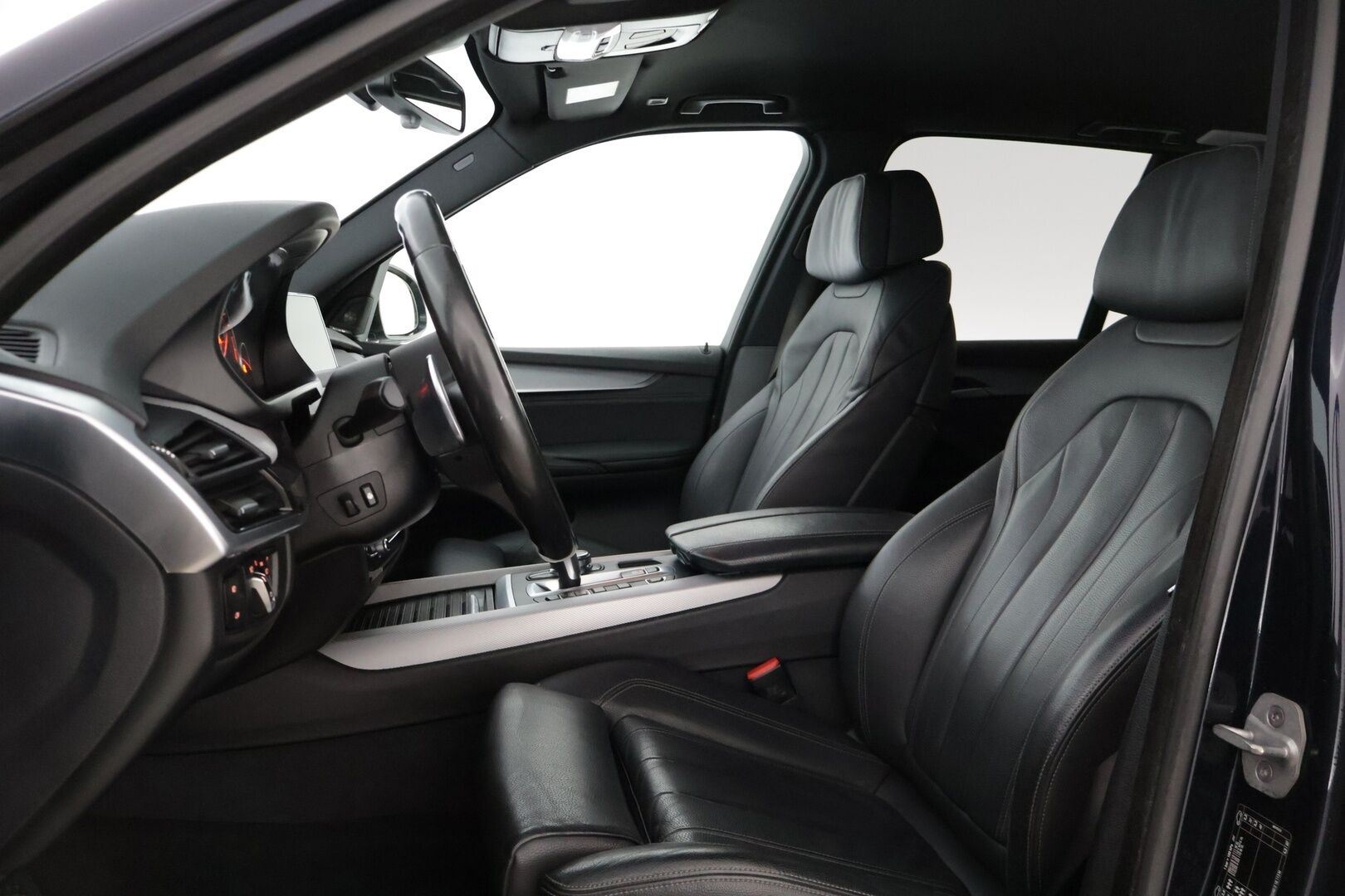 BMW X5 2017 F15 xDrive40e A * YritysOutlet - Myydään vain yrityksille / HarmanKardon / P-kamera / BLIS / Adapt. alusta / HUD * - * Suomi-auto / Näyttävä! / Kahdet renkaat BMW alumiinivanteilla! *
