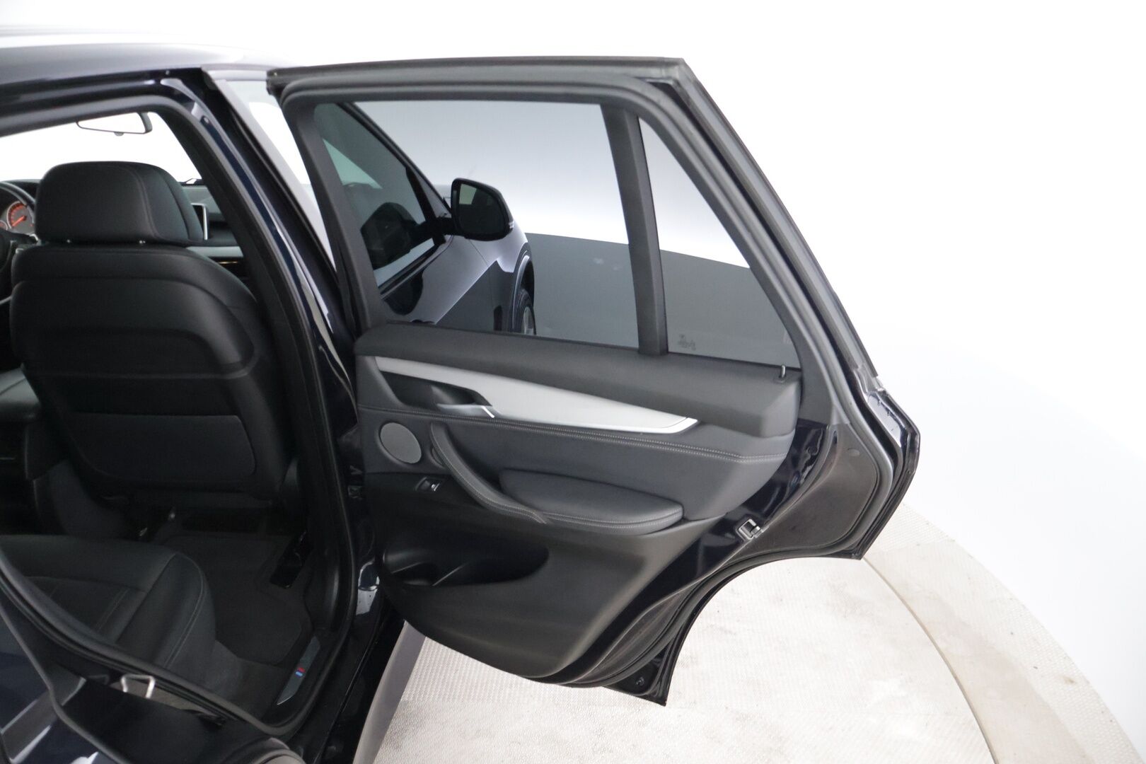 BMW X5 2017 F15 xDrive40e A * YritysOutlet - Myydään vain yrityksille / HarmanKardon / P-kamera / BLIS / Adapt. alusta / HUD * - * Suomi-auto / Näyttävä! / Kahdet renkaat BMW alumiinivanteilla! *