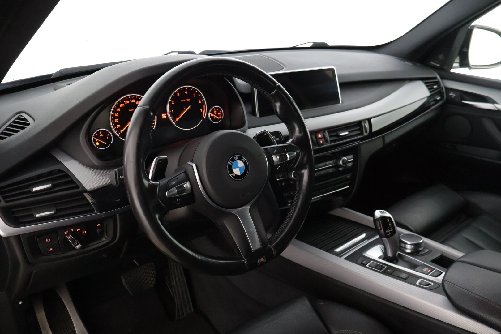BMW X5 2017 F15 xDrive40e A * YritysOutlet - Myydään vain yrityksille / HarmanKardon / P-kamera / BLIS / Adapt. alusta / HUD * - * Suomi-auto / Näyttävä! / Kahdet renkaat BMW alumiinivanteilla! *