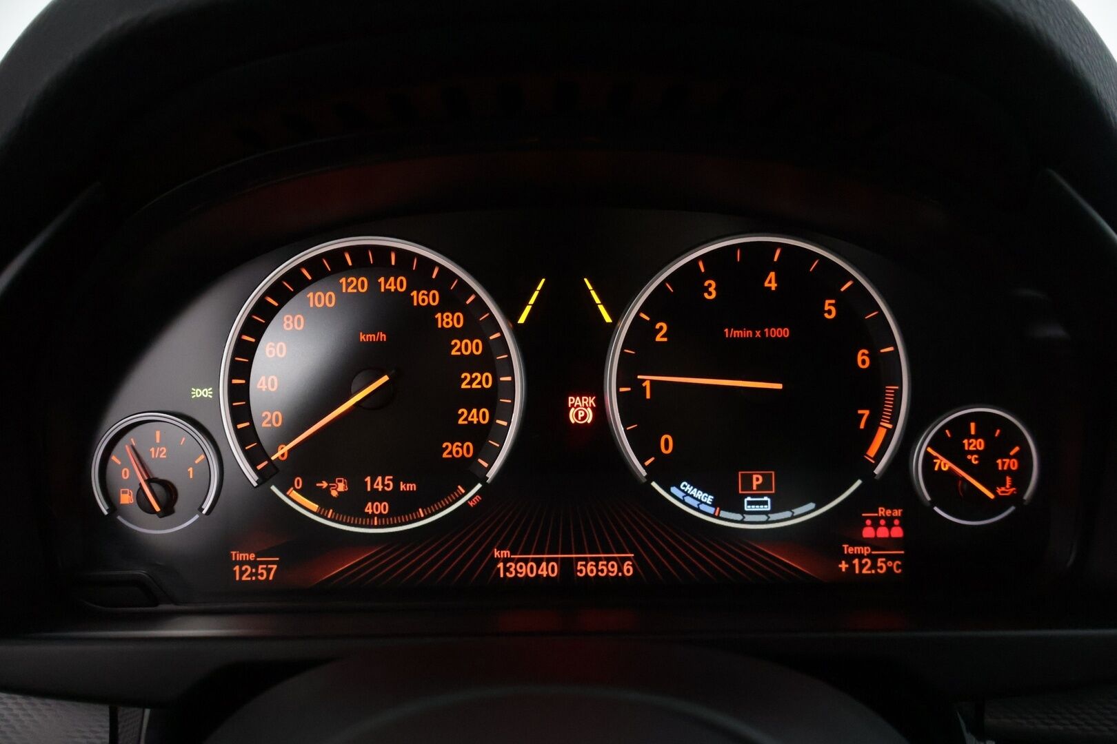 BMW X5 2017 F15 xDrive40e A * YritysOutlet - Myydään vain yrityksille / HarmanKardon / P-kamera / BLIS / Adapt. alusta / HUD * - * Suomi-auto / Näyttävä! / Kahdet renkaat BMW alumiinivanteilla! *