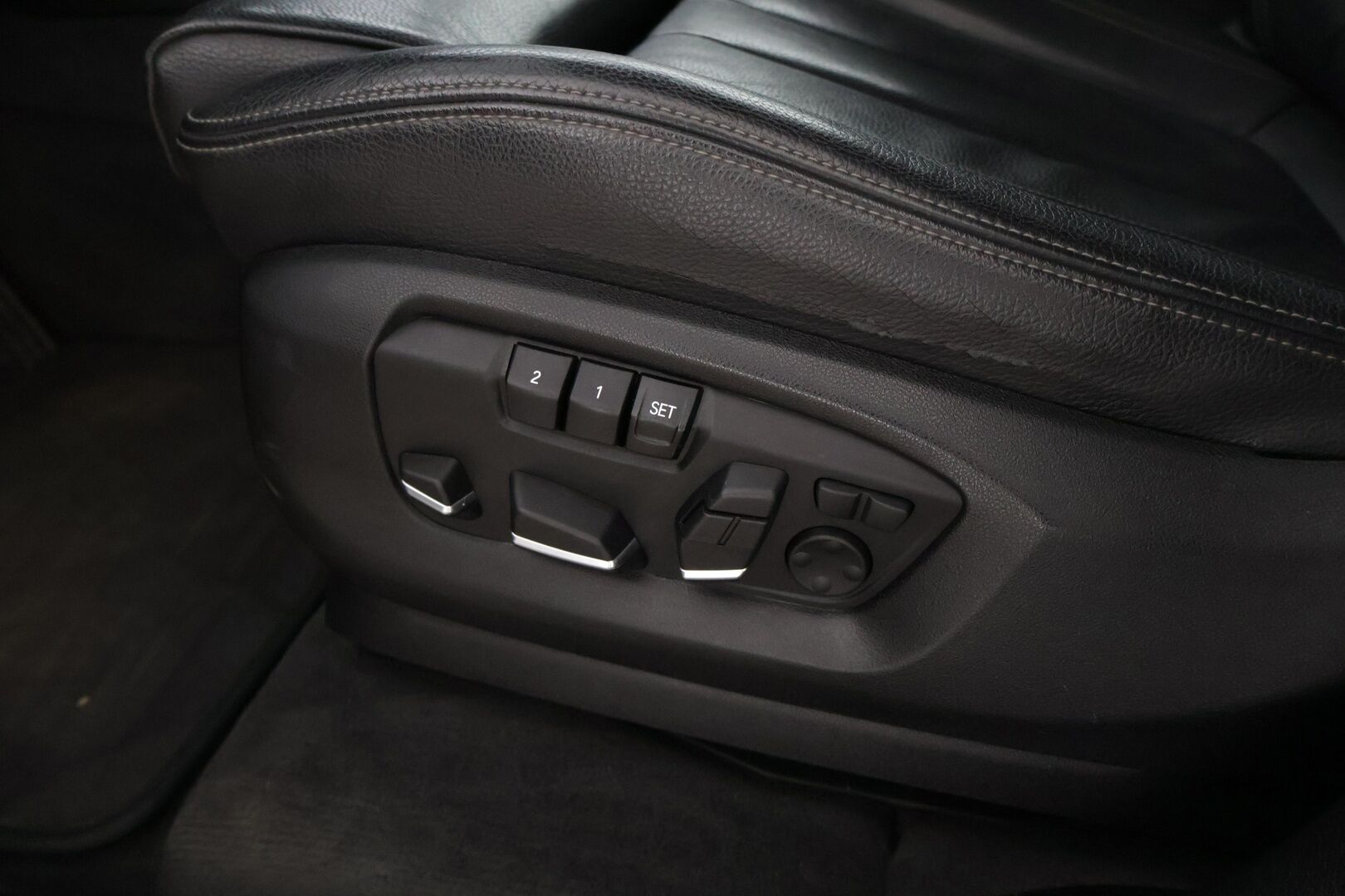 BMW X5 2017 F15 xDrive40e A * YritysOutlet - Myydään vain yrityksille / HarmanKardon / P-kamera / BLIS / Adapt. alusta / HUD * - * Suomi-auto / Näyttävä! / Kahdet renkaat BMW alumiinivanteilla! *