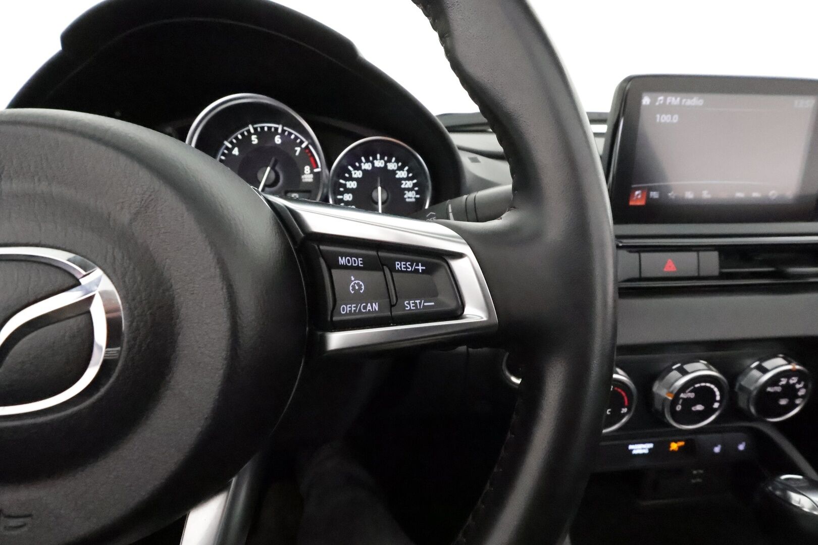 Mazda MX-5 2019 RF 2,0 (184) SKYACTIV-G Luxury Sport AT MH1 **Recaro penkit / Kovakatto / Vakkari / LED / Navi / Bose** - 3,99 % KORKOTARJOUS TÄHÄN AUTOON 31.8. ASTI! - Suomi-auto / Lohko/ P.kamera / Penkinlämmittimet