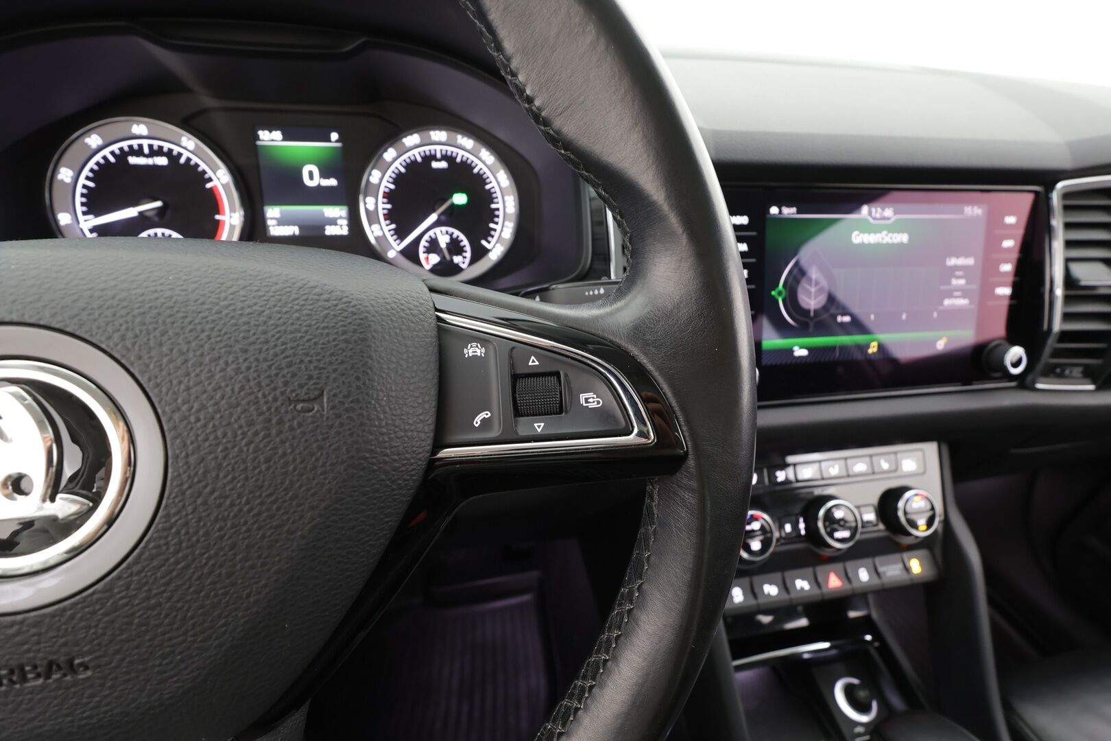 Skoda Kodiaq 2018 1,4 TSI ACT Style DSG 7-P * Webasto / Koukku / Canton / ACC / Panorama / Muistipenkit / P.Tutkat / Navi / Keyless * - 1-om Suomi-auto / Kahdet renkaat aluvanteilla - HULLUT AVAJAISHULINAT KORKOTARJOUS 3,29 %