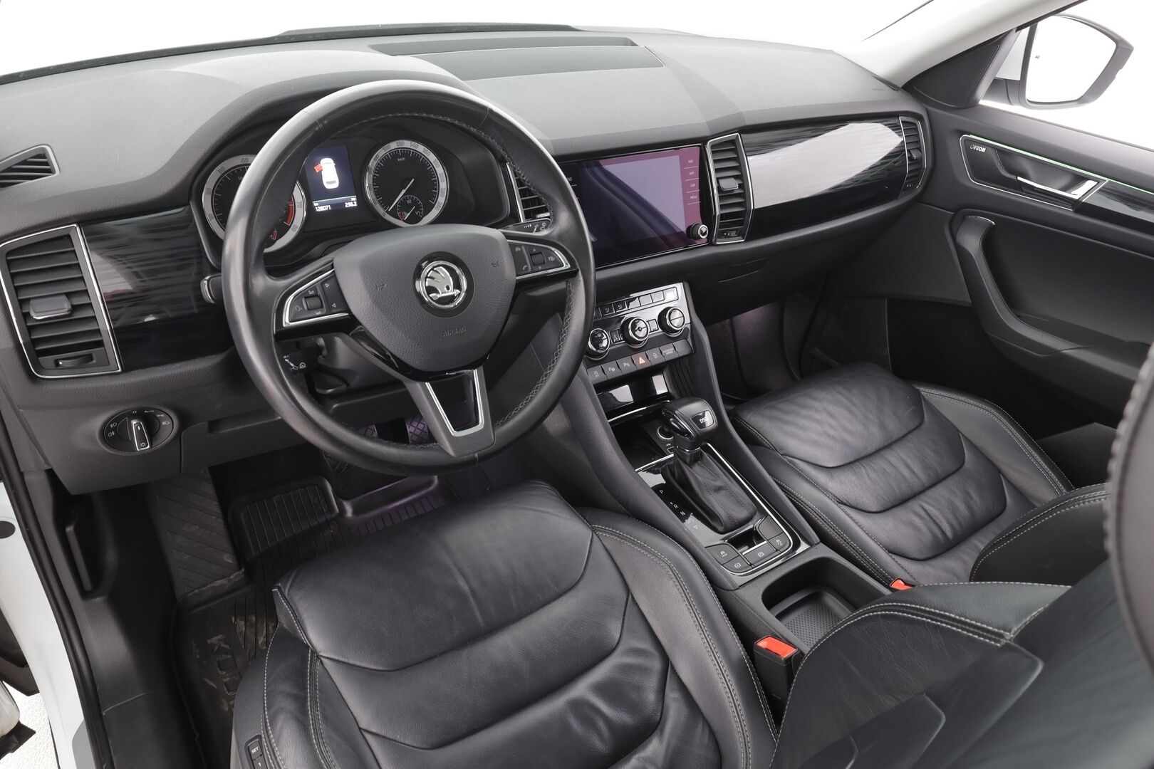 Skoda Kodiaq 2018 1,4 TSI ACT Style DSG 7-P * Webasto / Koukku / Canton / ACC / Panorama / Muistipenkit / P.Tutkat / Navi / Keyless * - 1-om Suomi-auto / Kahdet renkaat aluvanteilla - HULLUT AVAJAISHULINAT KORKOTARJOUS 3,29 %