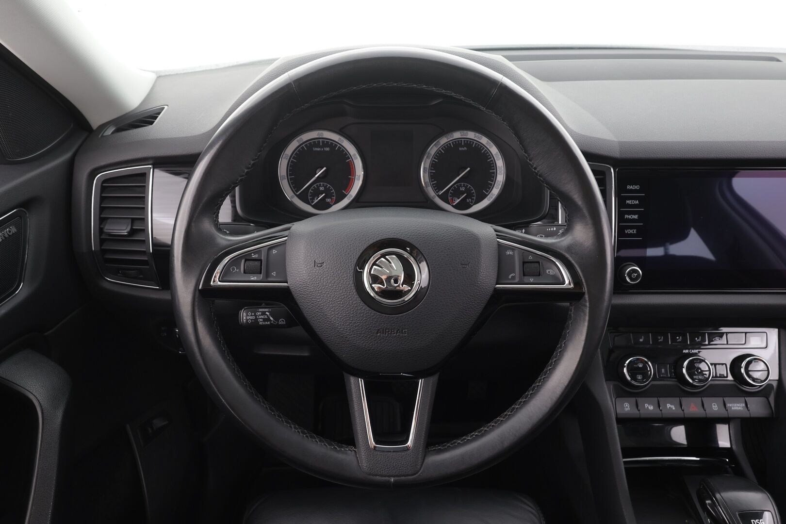 Skoda Kodiaq 2018 1,4 TSI ACT Style DSG 7-P * Webasto / Koukku / Canton / ACC / Panorama / Muistipenkit / P.Tutkat / Navi / Keyless * - 1-om Suomi-auto / Kahdet renkaat aluvanteilla - HULLUT AVAJAISHULINAT KORKOTARJOUS 3,29 %