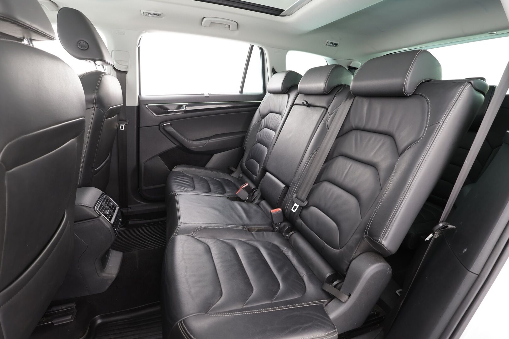 Skoda Kodiaq 2018 1,4 TSI ACT Style DSG 7-P * Webasto / Koukku / Canton / ACC / Panorama / Muistipenkit / P.Tutkat / Navi / Keyless * - 1-om Suomi-auto / Kahdet renkaat aluvanteilla - HULLUT AVAJAISHULINAT KORKOTARJOUS 3,29 %