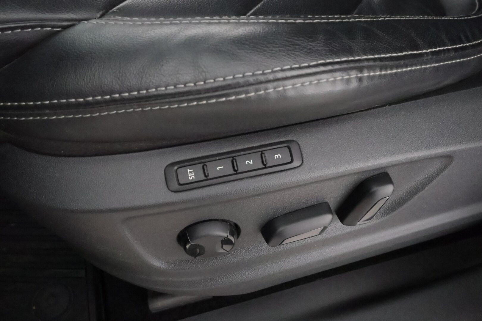 Skoda Kodiaq 2018 1,4 TSI ACT Style DSG 7-P * Webasto / Koukku / Canton / ACC / Panorama / Muistipenkit / P.Tutkat / Navi / Keyless * - 1-om Suomi-auto / Kahdet renkaat aluvanteilla - HULLUT AVAJAISHULINAT KORKOTARJOUS 3,29 %