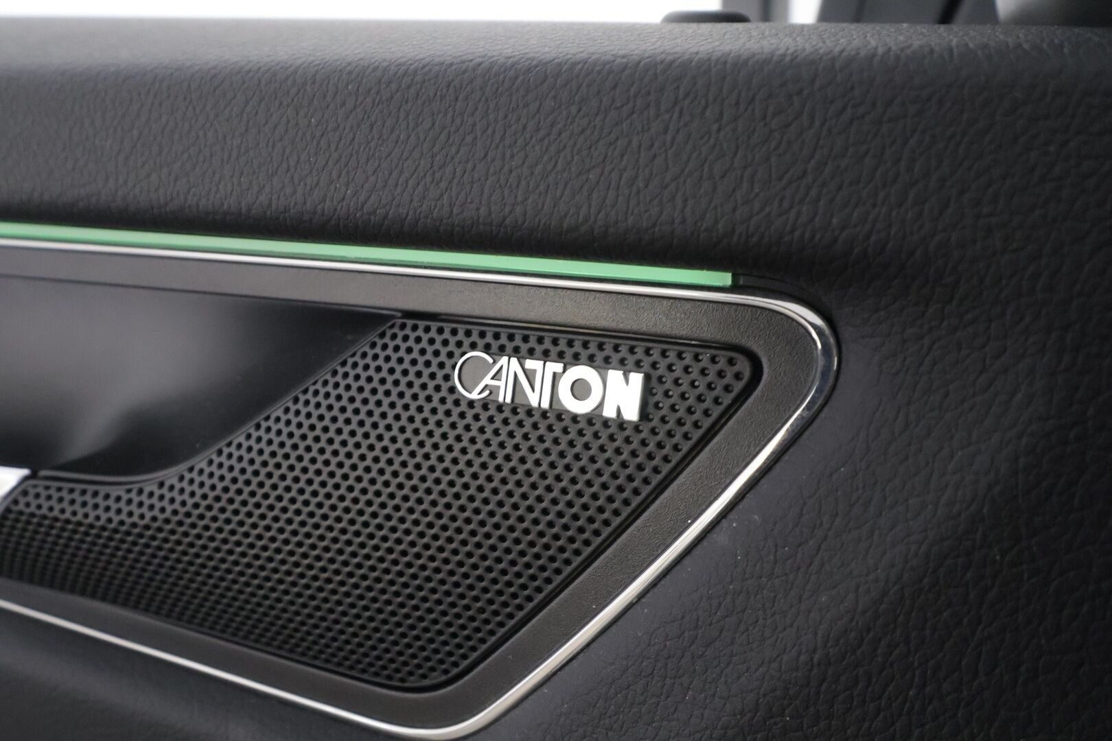 Skoda Kodiaq 2018 1,4 TSI ACT Style DSG 7-P * Webasto / Koukku / Canton / ACC / Panorama / Muistipenkit / P.Tutkat / Navi / Keyless * - 1-om Suomi-auto / Kahdet renkaat aluvanteilla - HULLUT AVAJAISHULINAT KORKOTARJOUS 3,29 %