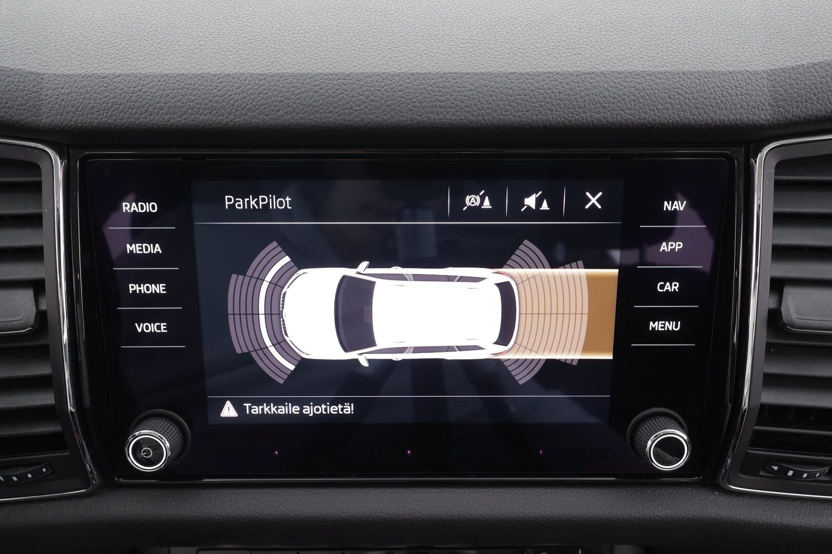 Skoda Kodiaq 2018 1,4 TSI ACT Style DSG 7-P * Webasto / Koukku / Canton / ACC / Panorama / Muistipenkit / P.Tutkat / Navi / Keyless * - 1-om Suomi-auto / Kahdet renkaat aluvanteilla - HULLUT AVAJAISHULINAT KORKOTARJOUS 3,29 %