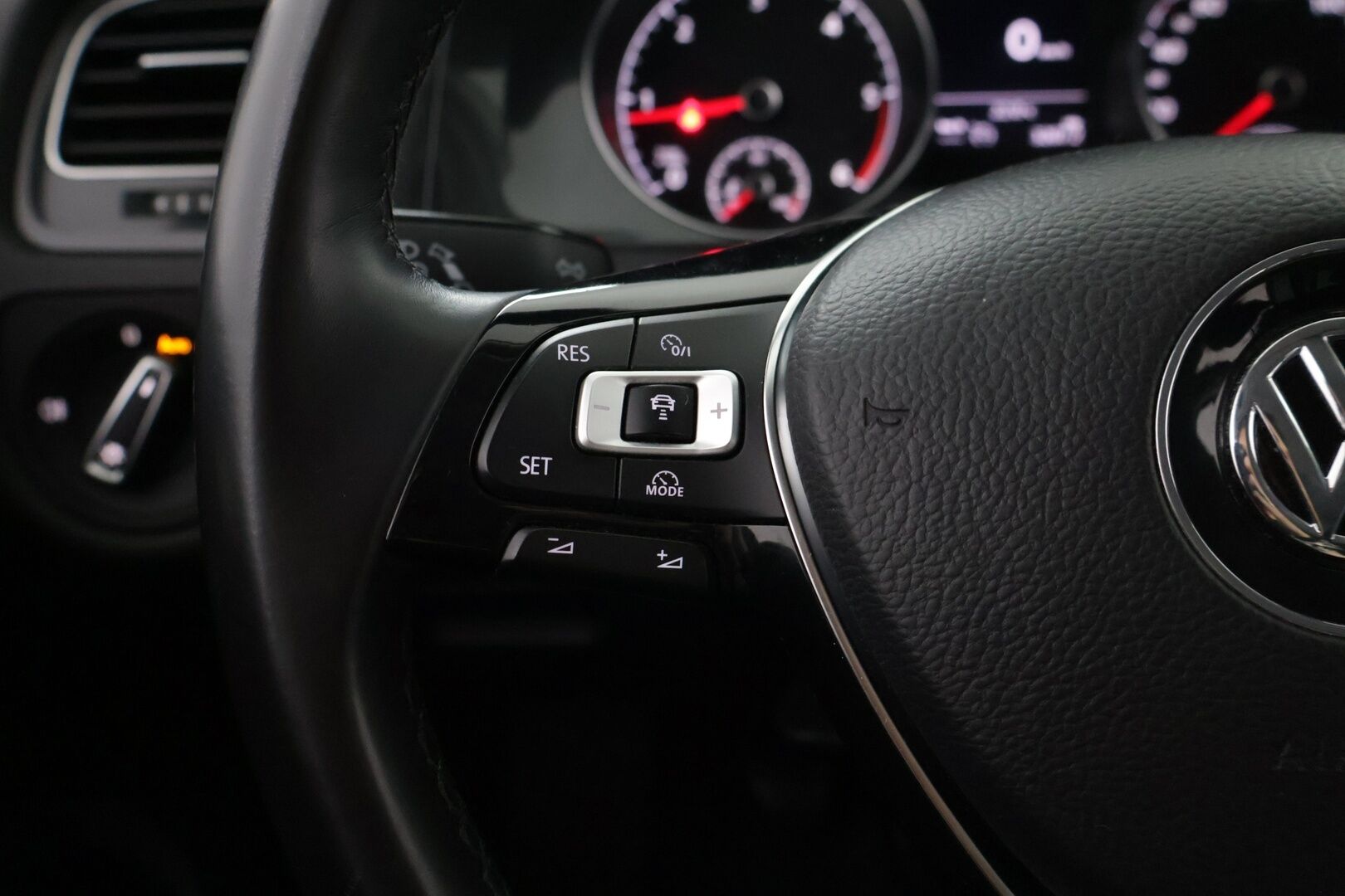 Volkswagen Golf 2018 Variant Comfortline 1,6 TDI 85 kW (115 hv) - | Juuri huollettu | Ei adblue | Suomi-auto | 2x Nokian renkaat | ACC | Kamera | Carplay | 