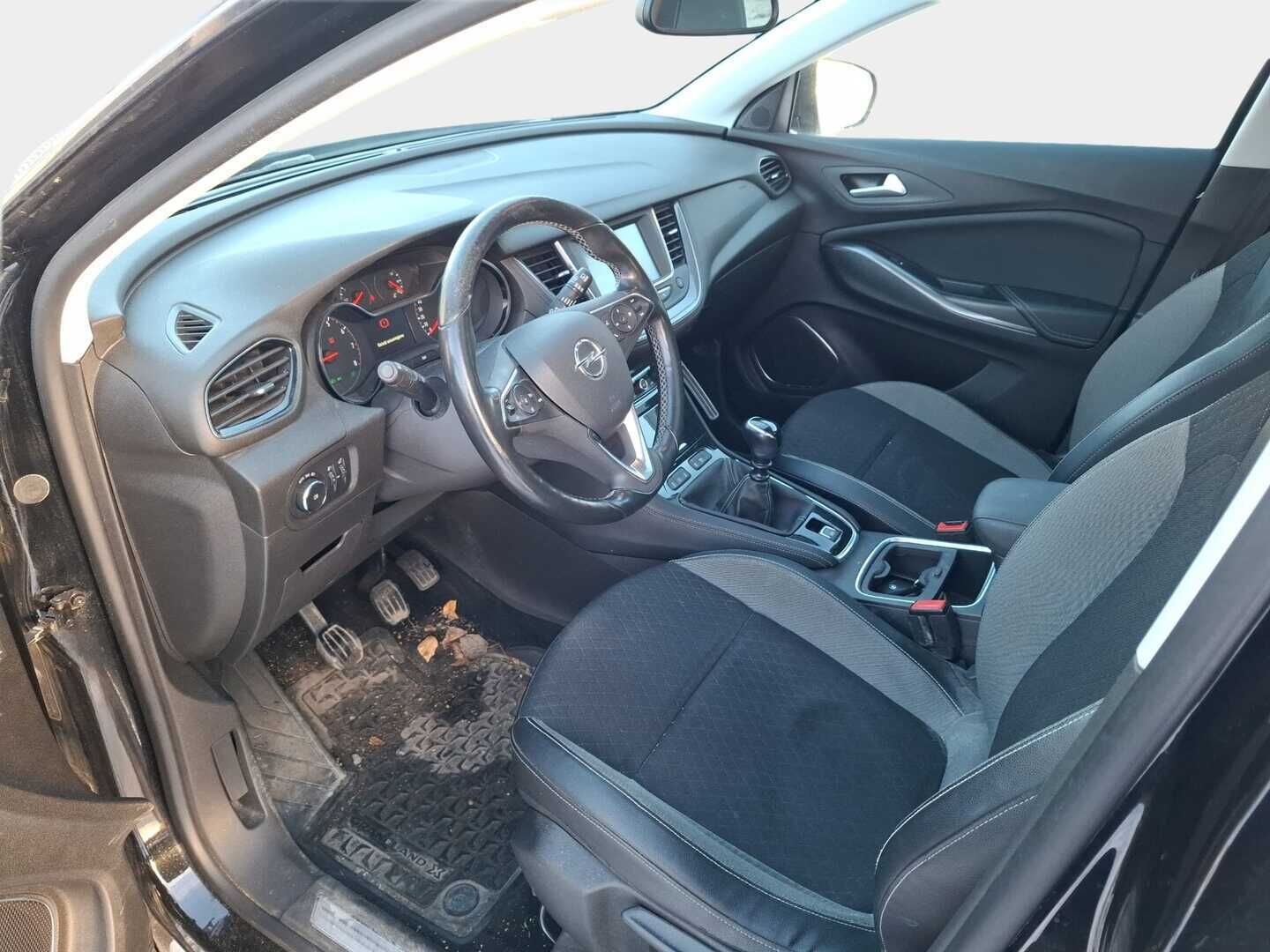 Opel Grandland X 2018 Innovation 1,2 Turbo ECOTEC 96 kW MT6* Lasikatto / BLIS / Lämm.tuulilasi / P-Tutkat / Vetokoukku* - *Suomi-auto / Särmä huoltokirja / 2x-renkaat / Juuri saapunut Tampereelle!* - HULLU BLACKWEEK KORKOTARJOUS 2,49%