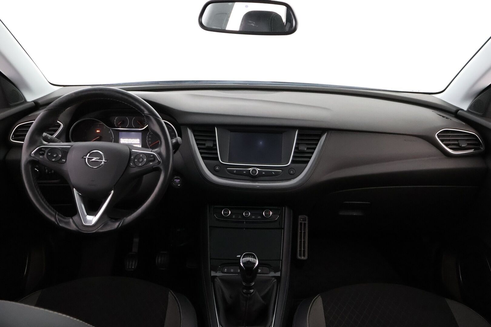 Opel Grandland X 2018 Innovation 1,2 Turbo ECOTEC Start/Stop 96 kW MT6 * Suomiauto / Vetokoukku / Lasikatto / BLIS / Lämm.Tuulilasi / Peruutustutkat - 2x Renkaat  / Jakopää tehty / Särmä huoltohistoria / Lohko & Sisäpistoke - HULLU BLACKWEEK KORKOTARJOUS 2,49%