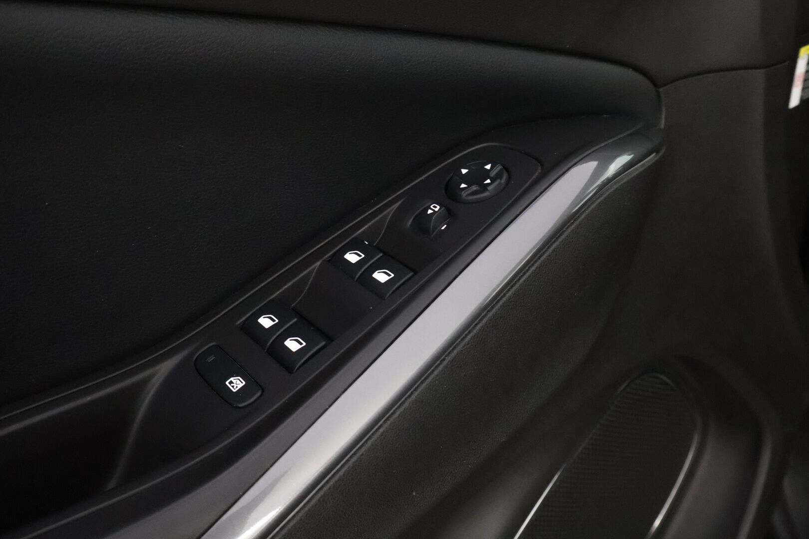 Opel Grandland X 2018 Innovation 1,2 Turbo ECOTEC Start/Stop 96 kW MT6 * Suomiauto / Vetokoukku / Lasikatto / BLIS / Lämm.Tuulilasi / Peruutustutkat - 2x Renkaat  / Jakopää tehty / Särmä huoltohistoria / Lohko & Sisäpistoke - HULLU BLACKWEEK KORKOTARJOUS 2,49%