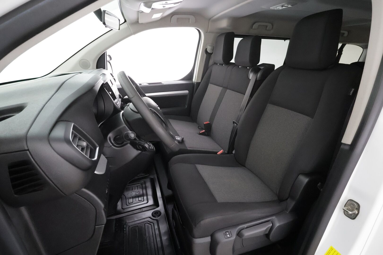 Toyota Proace Verso 2018 Active L2 2,0 D 150 9-P * Lohkolämmitin / Koukku / Vakkari / Bluetooth / Ilmastointi * - Suomi-auto / Kahdet renkaat