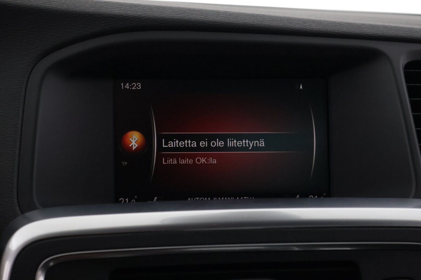 Volvo S60 2018 T4 Classic R-Design aut *Volvo On Call / Koukku / Webasto / 19" Alut* - *Suomi-Auto / 2xrenkaat ja vanteet / Merkkiliikkeen huoltohistoria*