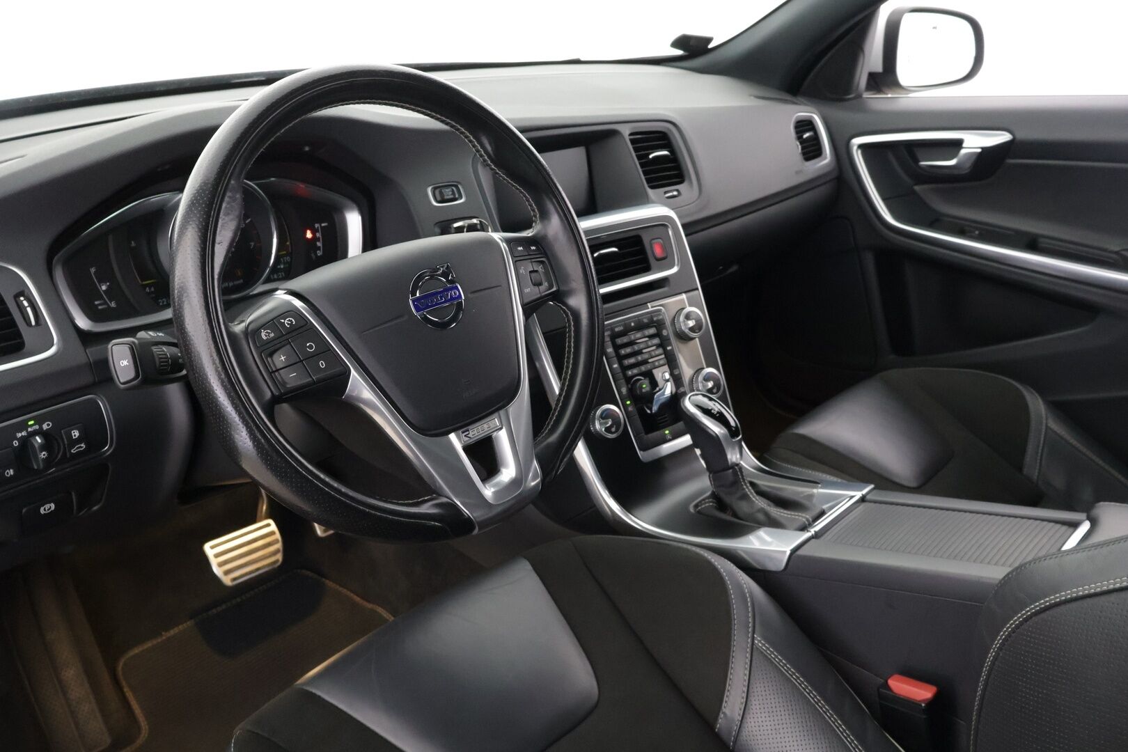Volvo S60 2018 T4 Classic R-Design aut *Volvo On Call / Koukku / Webasto / 19" Alut* - *Suomi-Auto / 2xrenkaat ja vanteet / Merkkiliikkeen huoltohistoria*