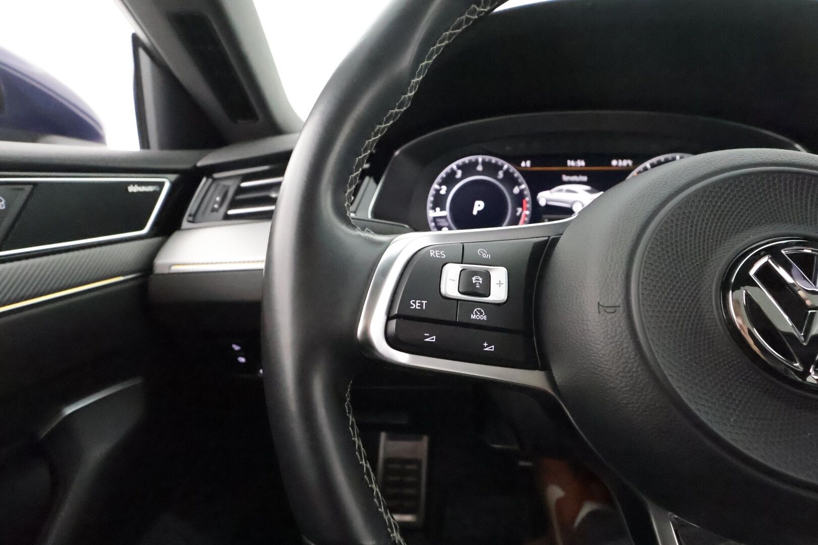 Volkswagen Arteon 2018 R-Line TSI  4MOTION DSG-autom - **Lasikattoluukko / 360° Kamera / Webasto / Koukku / Matrix-LED / DYNaudio**