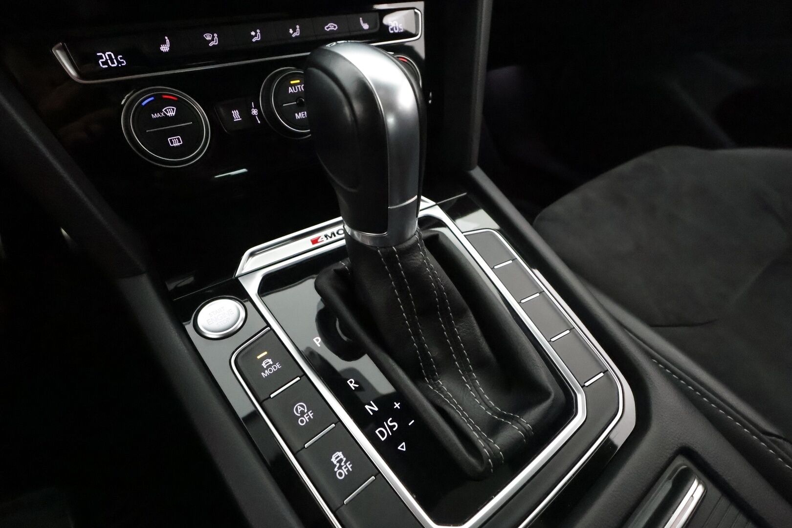 Volkswagen Arteon 2018 R-Line TSI  4MOTION DSG-autom - **Lasikattoluukko / 360° Kamera / Webasto / Koukku / Matrix-LED / DYNaudio**