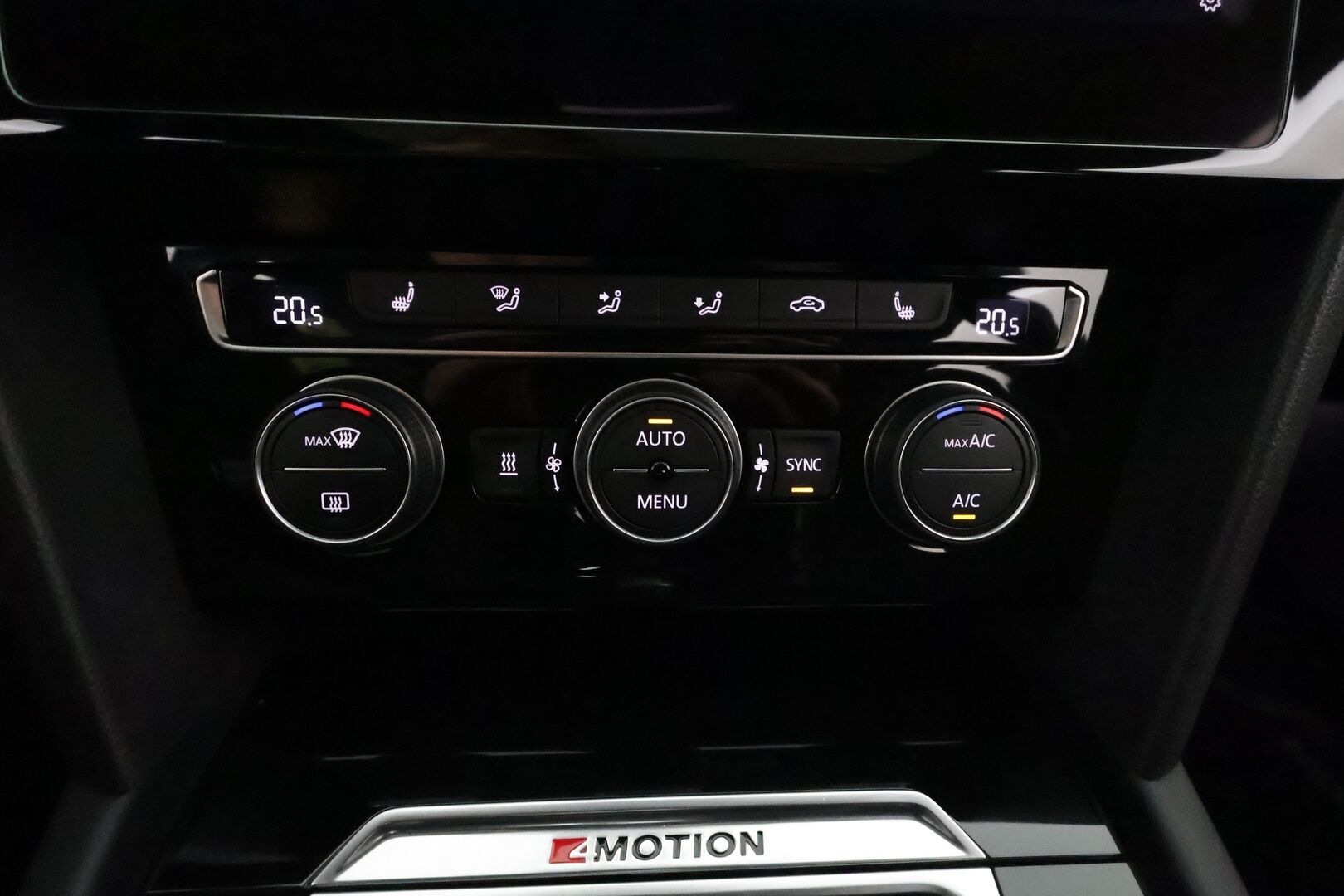 Volkswagen Arteon 2018 R-Line TSI  4MOTION DSG-autom - **Lasikattoluukko / 360° Kamera / Webasto / Koukku / Matrix-LED / DYNaudio**