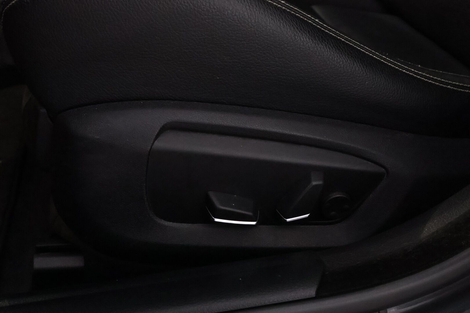 BMW 530 2015 F11 LCI Touring 530d A xDrive Business M Sport - Harman&Kardon | Panorama | Dakota Sporttinahat Muistilla | Adapt.LED | Prof Navi | Muistipenkki | Supervarusteet!