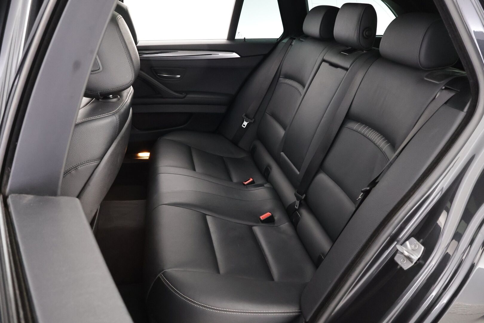 BMW 530 2015 F11 LCI Touring 530d A xDrive Business M Sport - Harman&Kardon | Panorama | Dakota Sporttinahat Muistilla | Adapt.LED | Prof Navi | Muistipenkki | Supervarusteet!