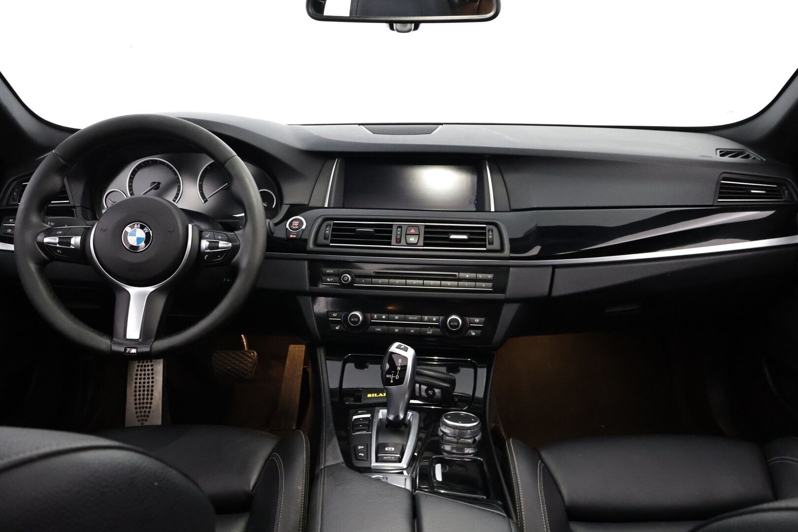 BMW 530 2015 F11 LCI Touring 530d A xDrive Business M Sport - Harman&Kardon | Panorama | Dakota Sporttinahat Muistilla | Adapt.LED | Prof Navi | Muistipenkki | Supervarusteet!
