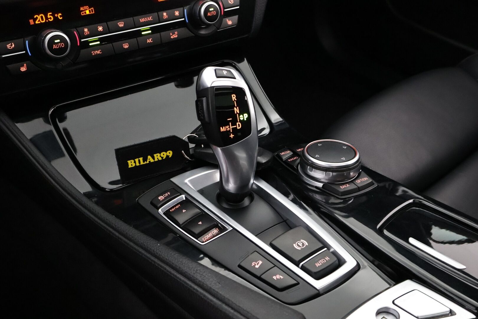 BMW 530 2015 F11 LCI Touring 530d A xDrive Business M Sport - Harman&Kardon | Panorama | Dakota Sporttinahat Muistilla | Adapt.LED | Prof Navi | Muistipenkki | Supervarusteet!